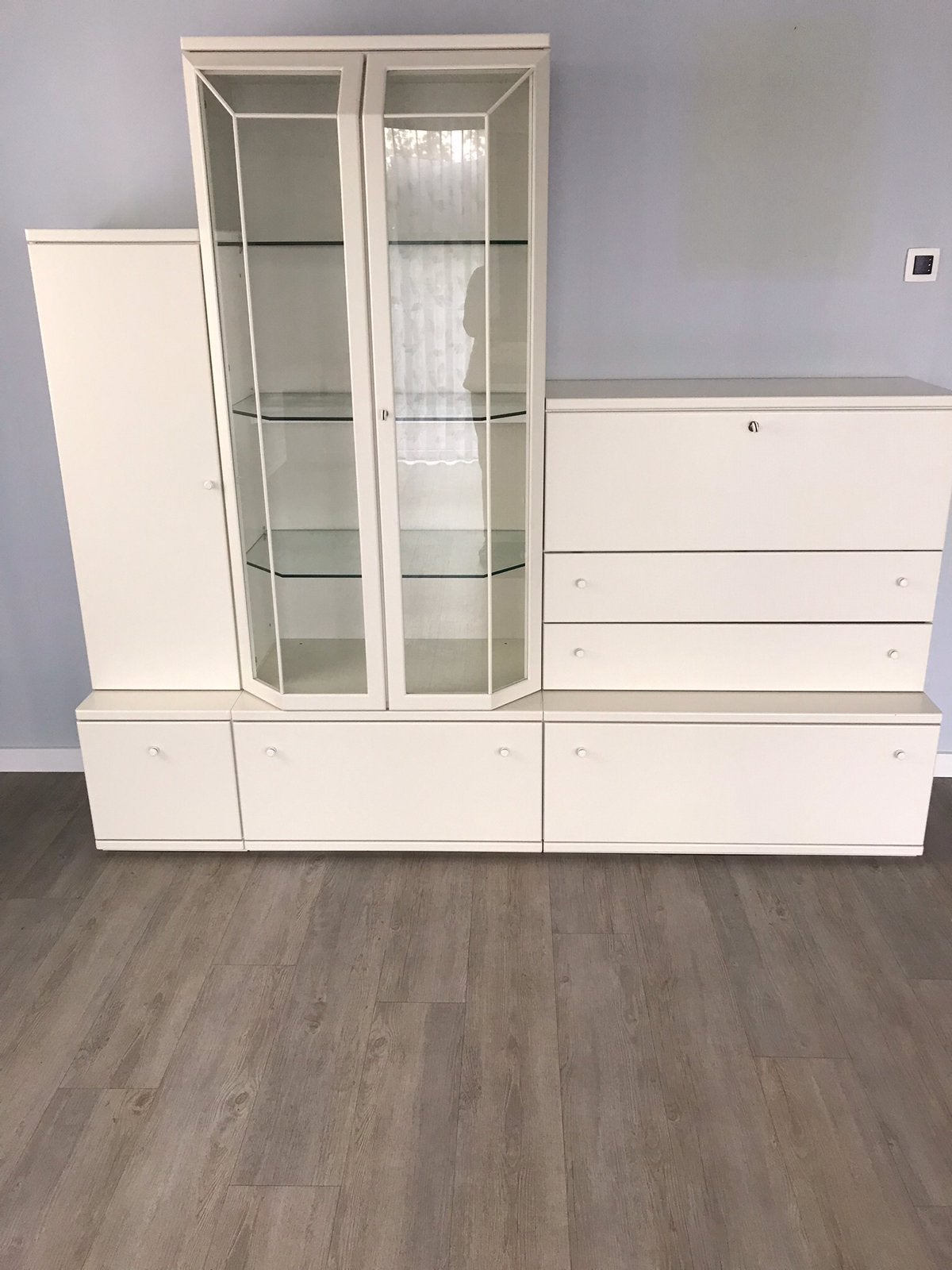 Vitrinekast GRATIS, Huis en Inrichting, Kasten | Vitrinekasten, Ophalen, Gebruikt, Met deur(en), 25 tot 50 cm