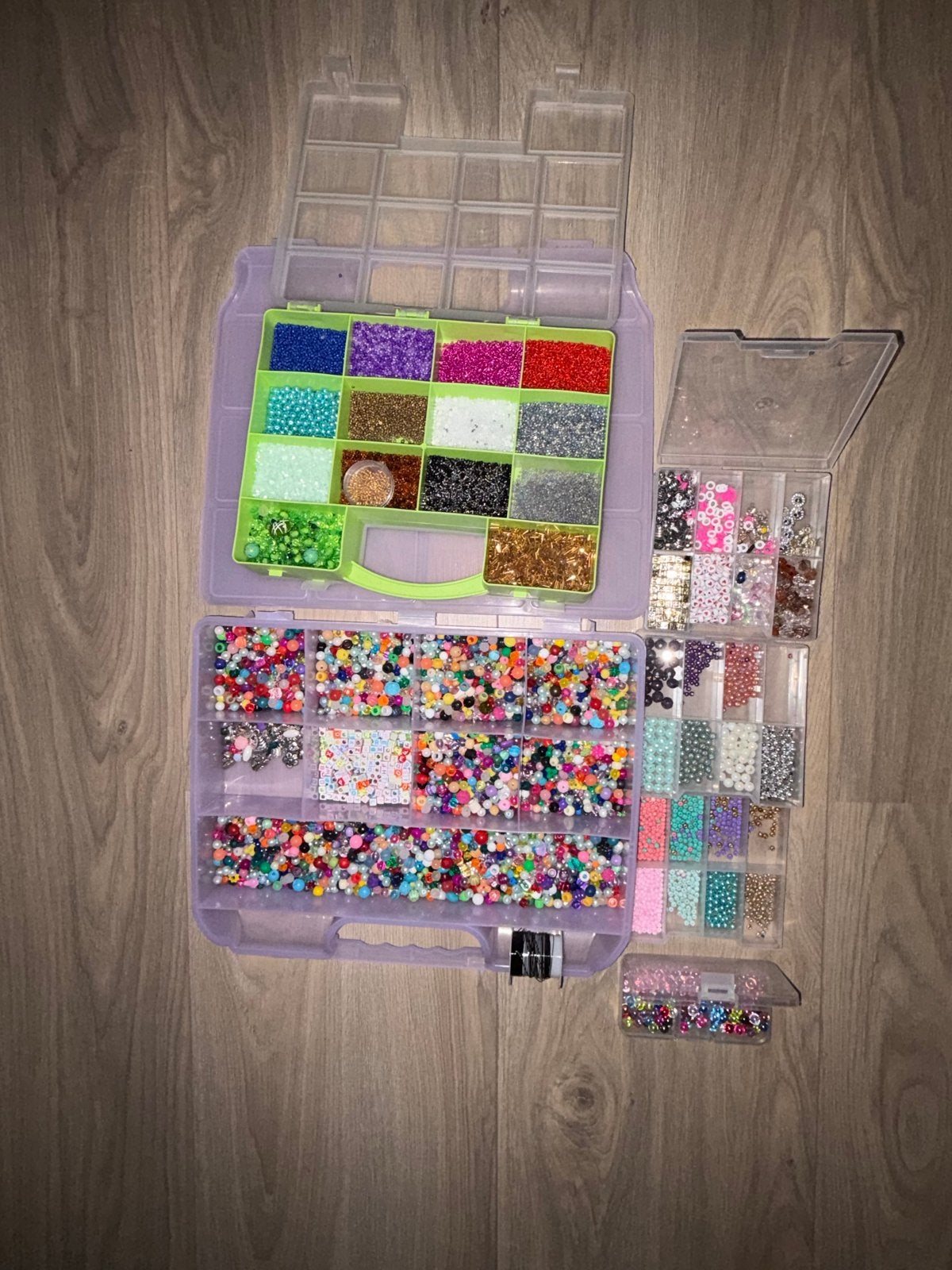 Grote collectie kralen en benodigdheden voor sieraden doos, Ophalen of Verzenden, Zo goed als nieuw, Kraal