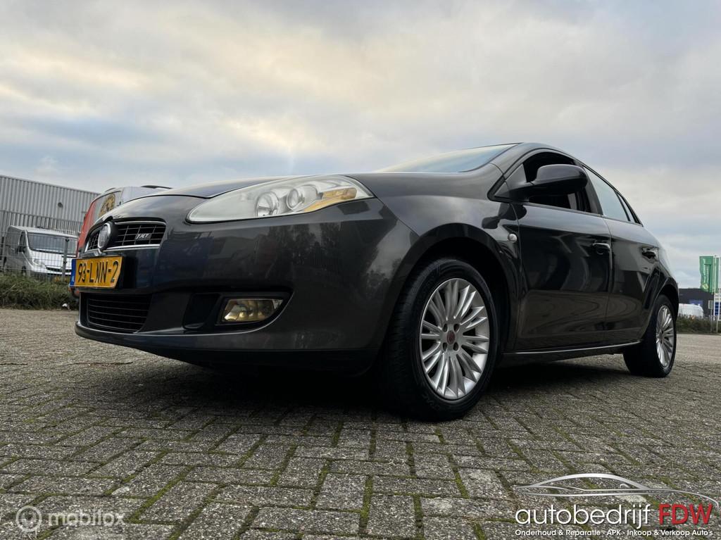 Fiat Bravo 1.4 T-Jet/APPLE CARPLAY/NAP/TREKHAAK/PARKSENSOR, Voorwielaandrijving, Gebruikt, 4 cilinders, Origineel Nederlands