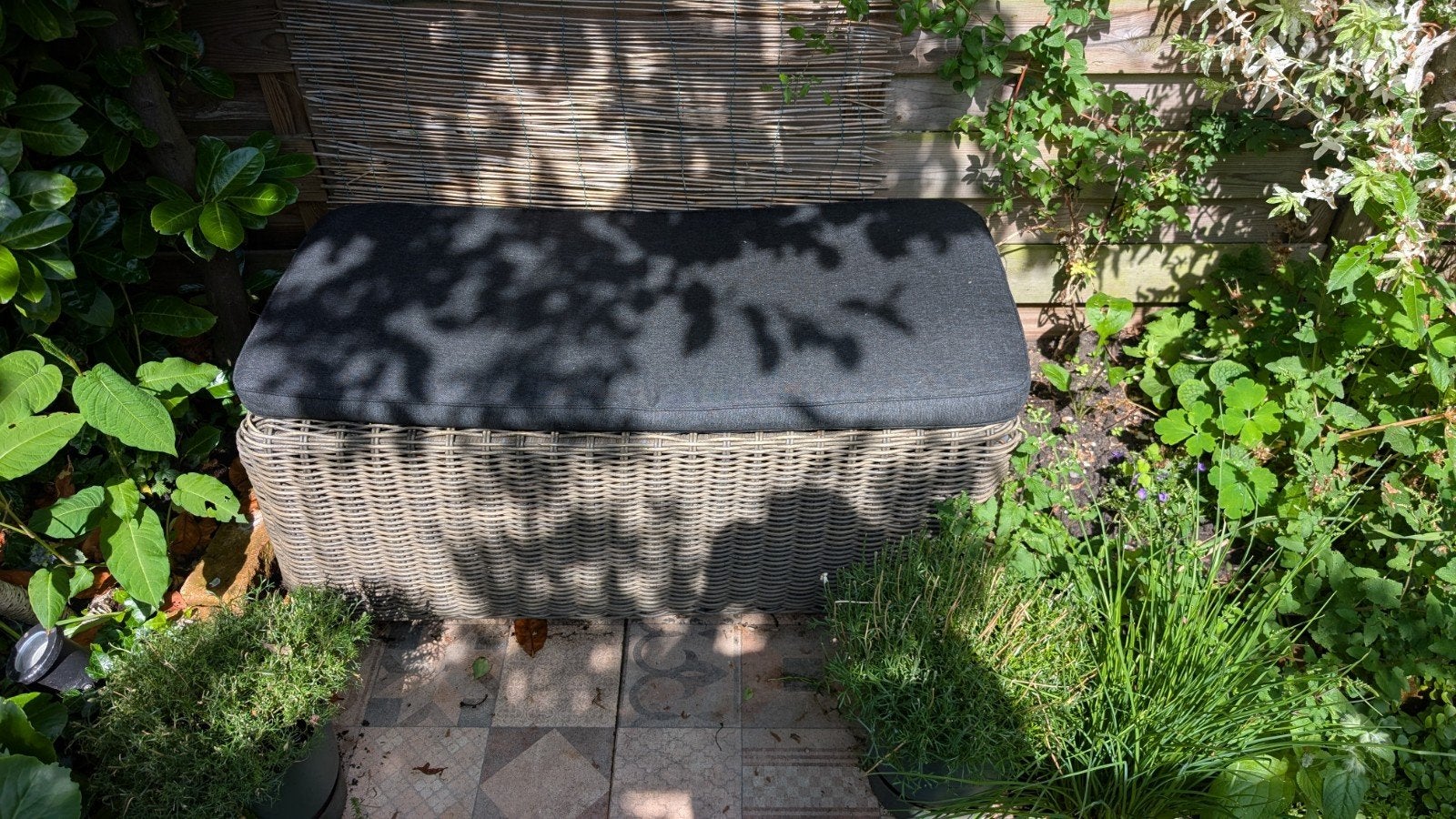 Hocker 120 cm breed met bijpassend kussen, Ophalen, Gebruikt, Kunststof