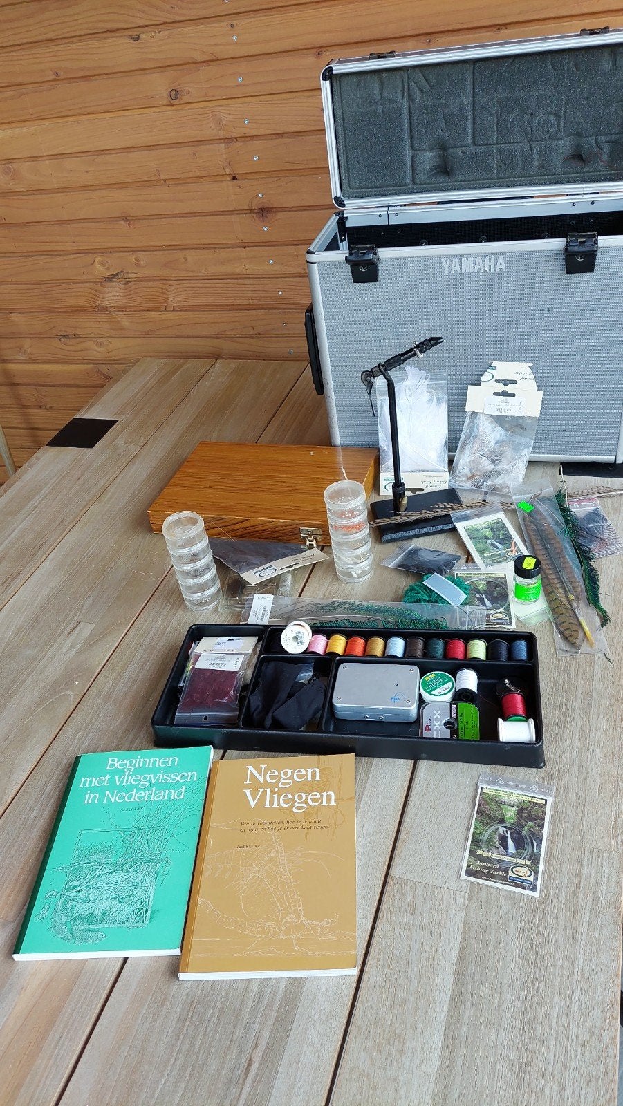 Vliegvis set: bindmateriaal, boeken, haken en meer, Ophalen, Gebruikt, Boek of Tijdschrift