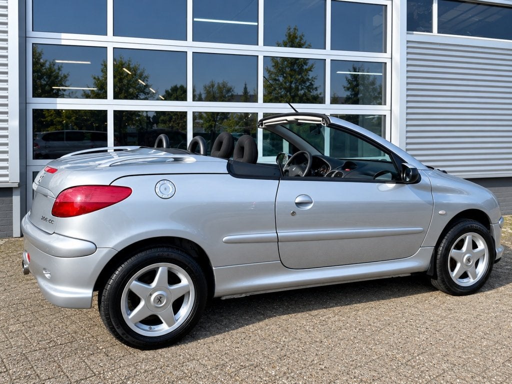 Peugeot 206 1.6i 16v Cabrio, Nw APK (bj 2002), Auto's, Voorwielaandrijving, Gebruikt, 4 cilinders, Cabriolet