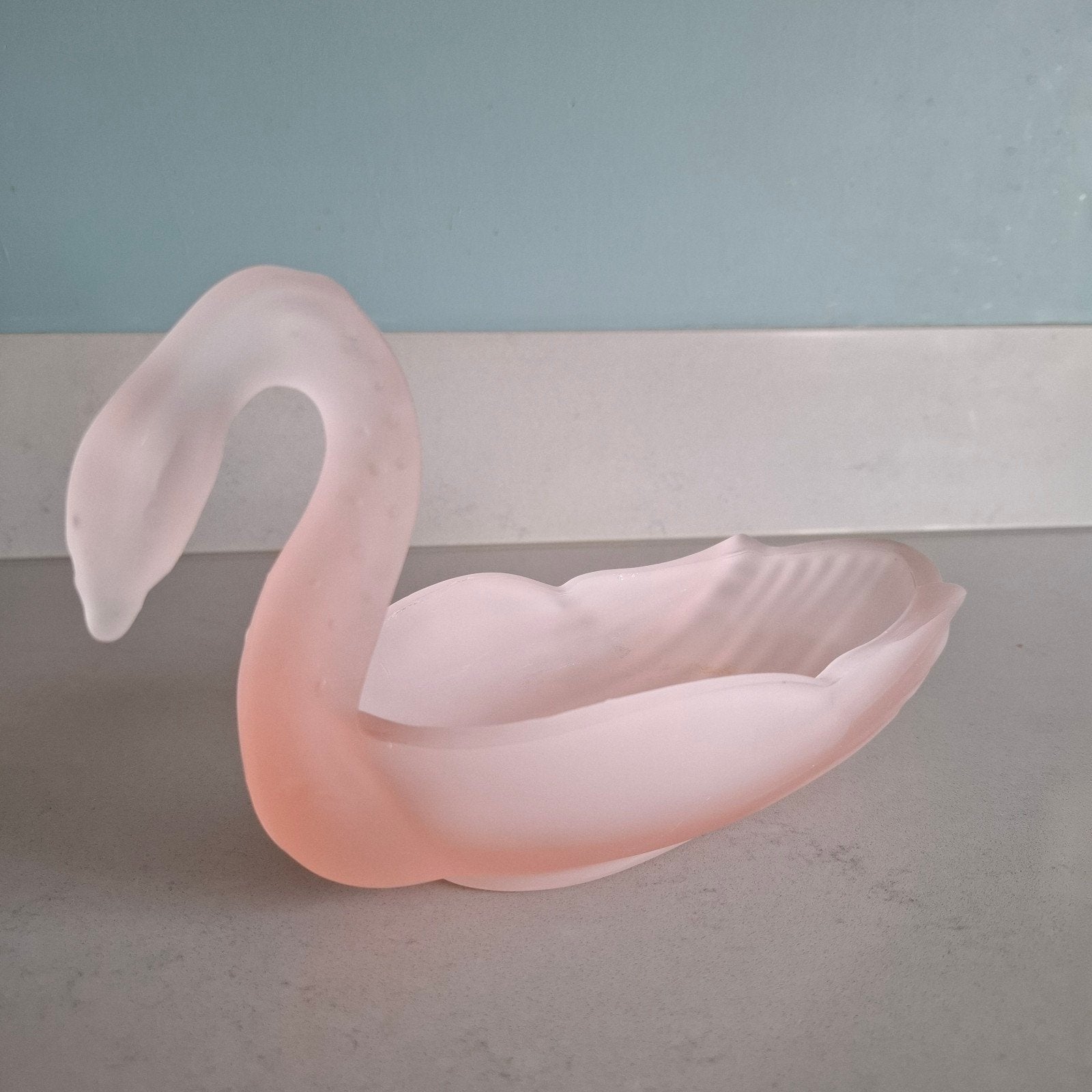 Roze Satijnglas Zwaan Schaal - Vintage Decoratie, Ophalen of Verzenden
