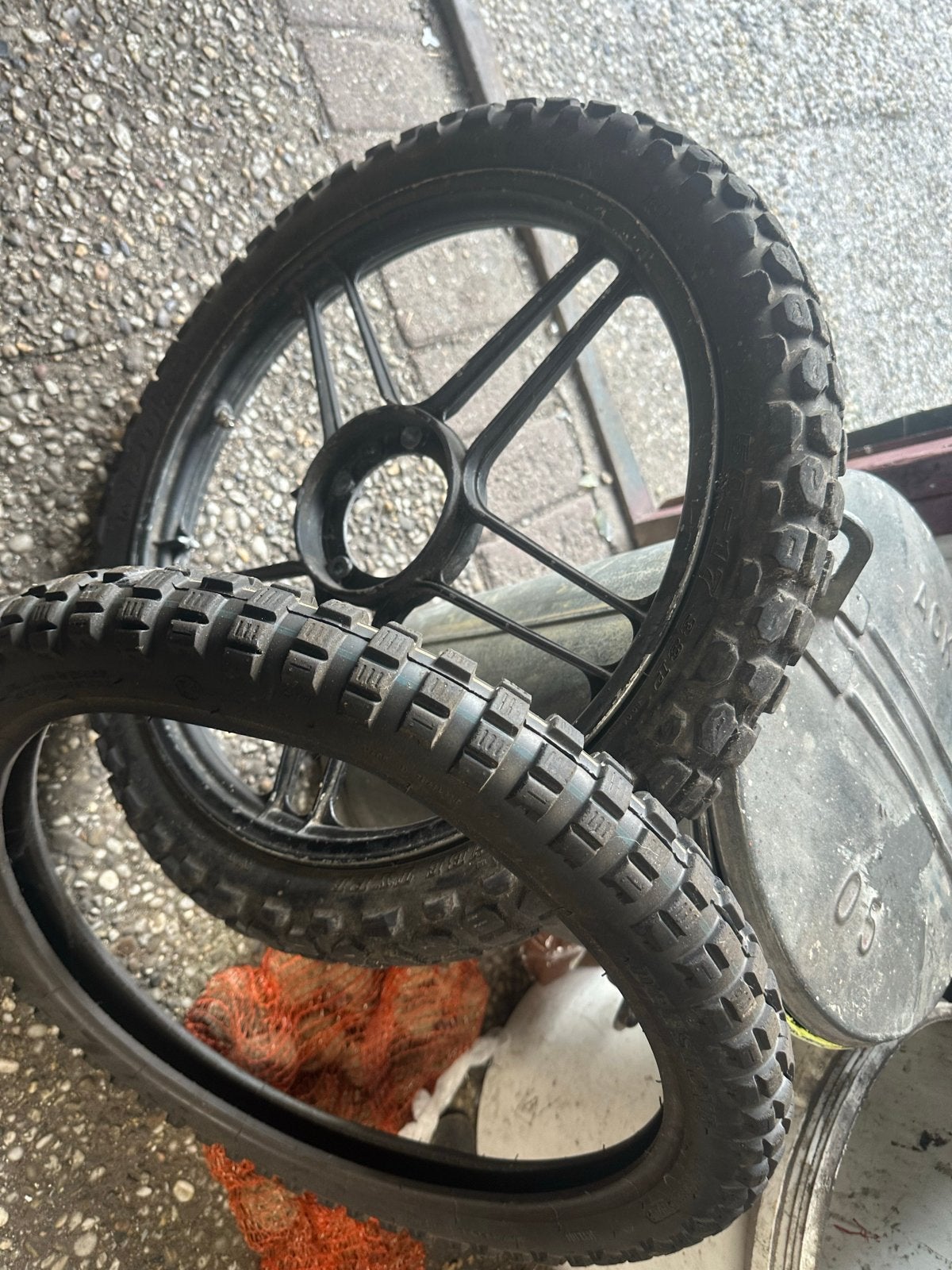 Cross/ofroad banden puch /tomos, Ophalen of Verzenden