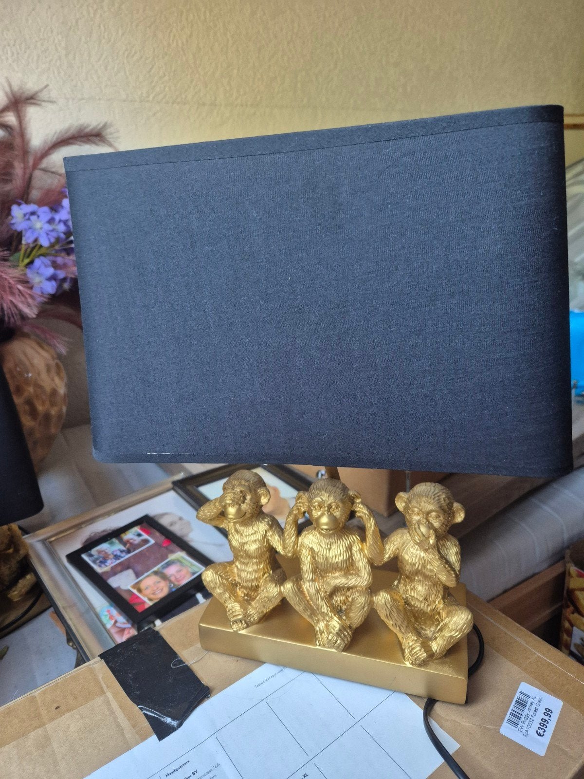 Tafellamp met drie gouden apen (horen, zien, zwijgen), Ophalen