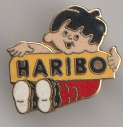 Haribo vintage pin emaille, Verzamelen, Speldjes, Pins en Buttons, Verzenden, Zo goed als nieuw, Transport