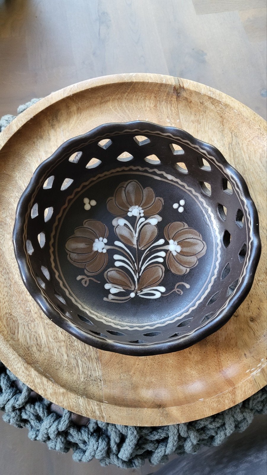 Vintage hongaars Aardewerk Mandje/Schaal met Bloemenpatroon, Ophalen of Verzenden