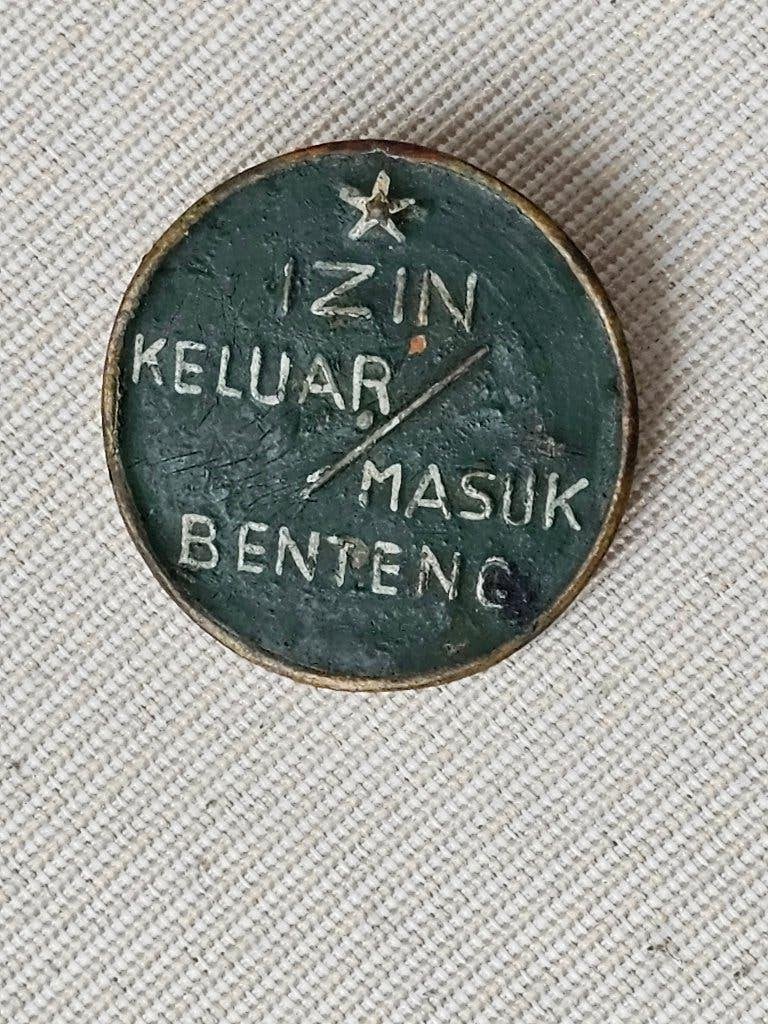 KNIL ENTREE SCHILDJE VOOR MILITAIR KAMP, Ophalen of Verzenden, Landmacht, Nederland, Embleem of Badge