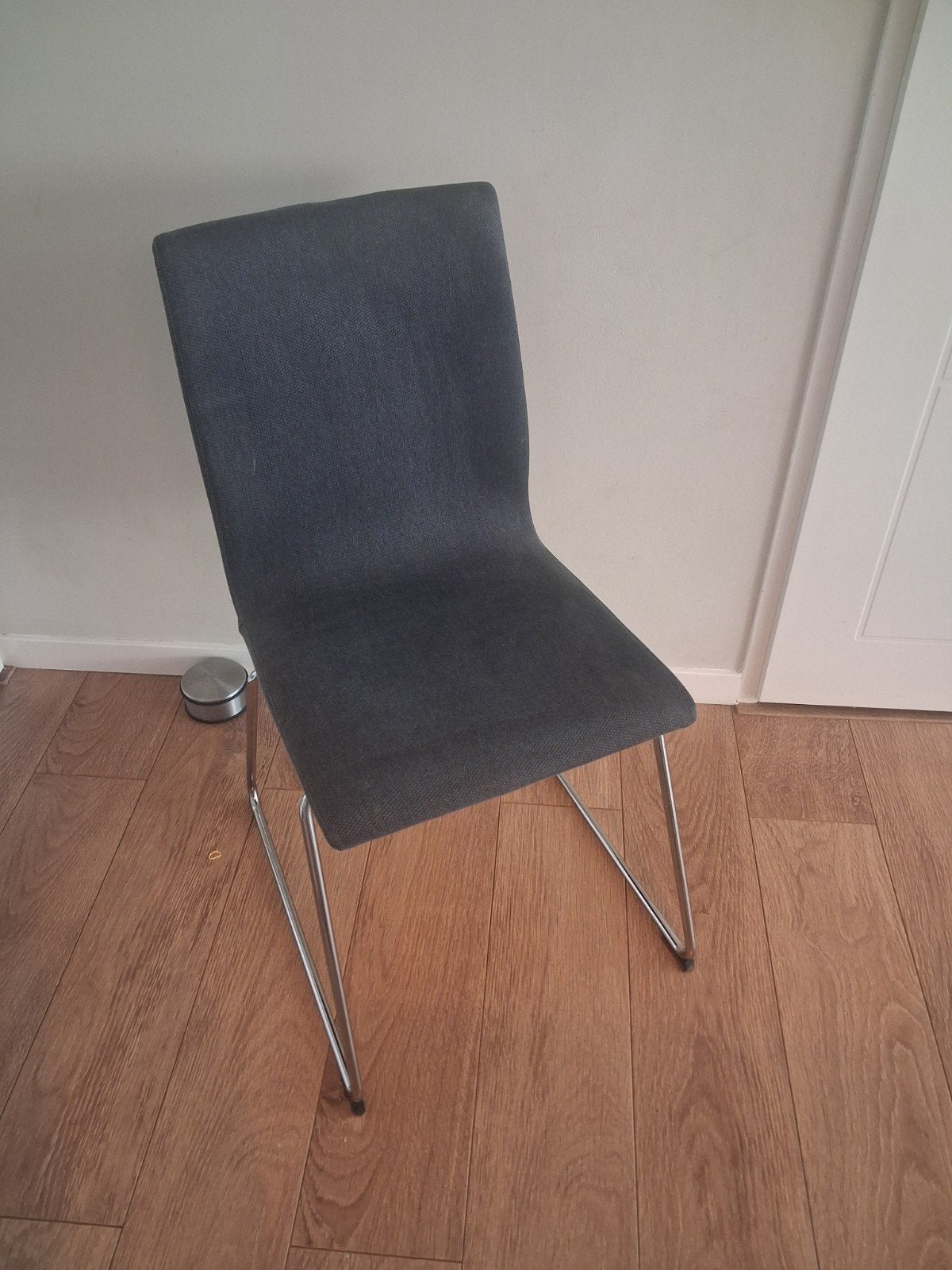 6 eetkamerstoelen: 4x donkergrijs, 2x lichtgrijs, Ophalen, Gebruikt, Stof, Grijs