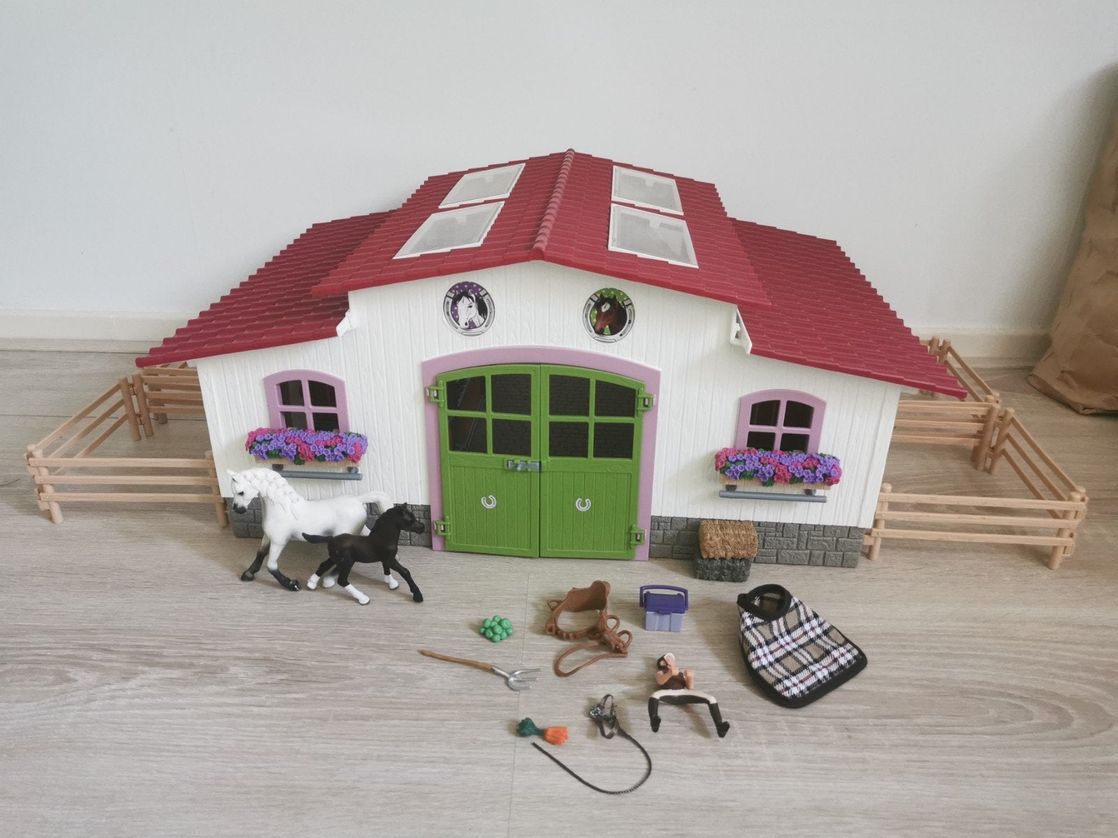 Schleich paardenstal 42344 met accessoires, Verzamelen, Speelgoed, Ophalen of Verzenden, Zo goed als nieuw