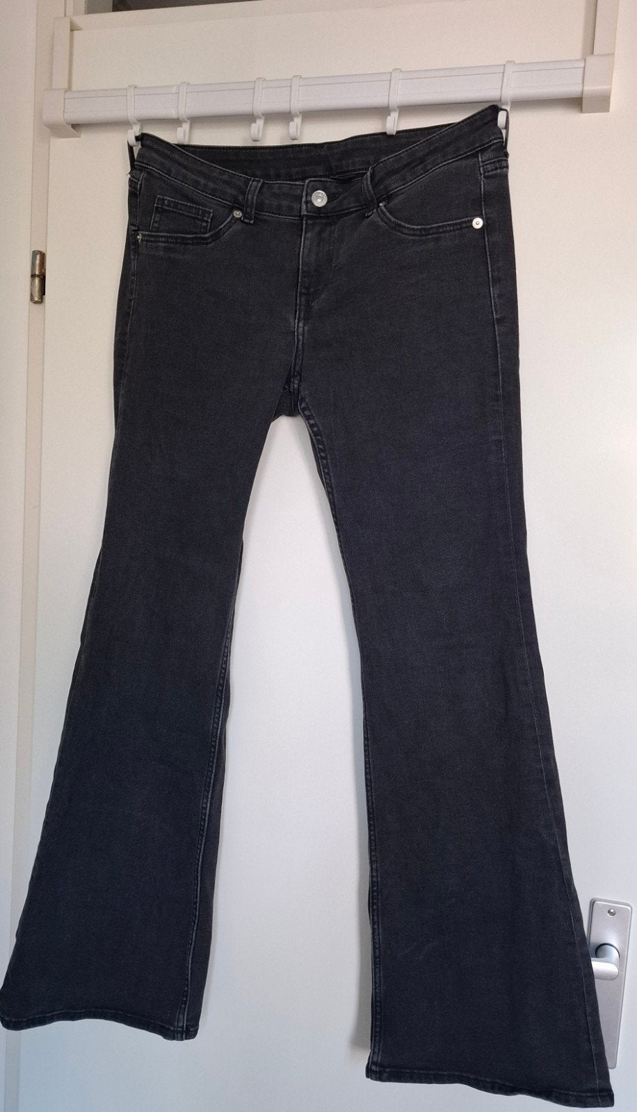 H&M Divided zwarte flared jeans maat 40, Kleding | Dames, Zwart, H&M Divided, Ophalen of Verzenden, Zo goed als nieuw