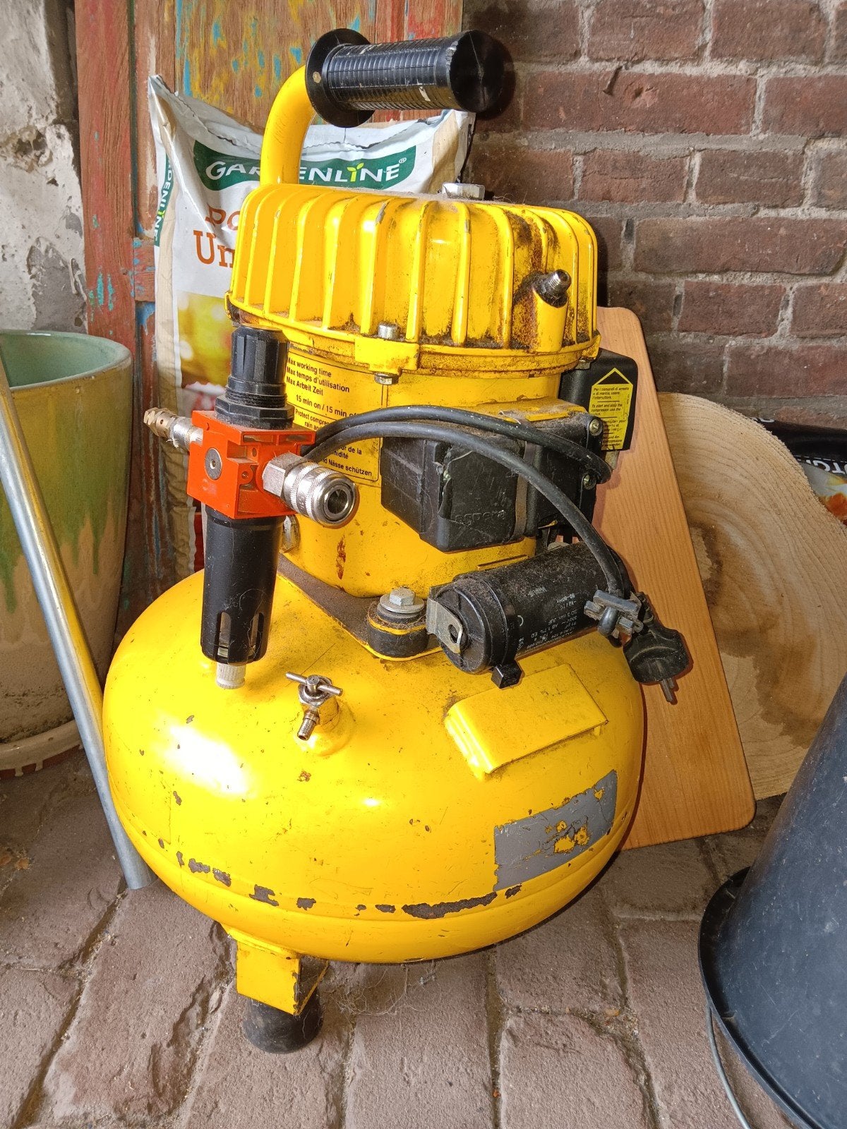 Compressor silent, Doe-het-zelf en Verbouw, Compressors, Minder dan 25 liter, Ophalen, Minder dan 200 liter/min