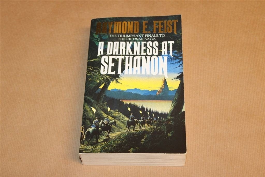 Darkness at Sethanon — Feist, Finale van Riftwar Sage, Ophalen of Verzenden, Gelezen