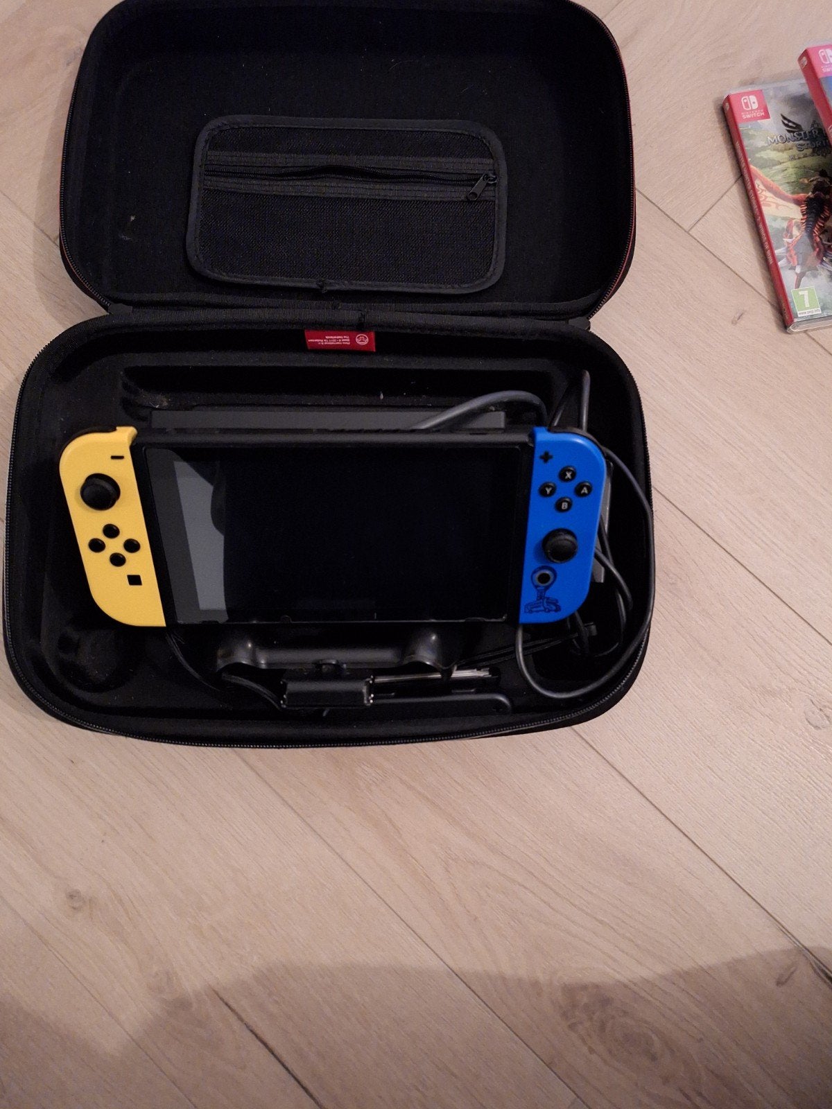 Nintendo Switch Fortnite Edition + 7games +Vaste prijs 215, Spelcomputers en Games, Met games, Met 2 controllers, Ophalen of Verzenden