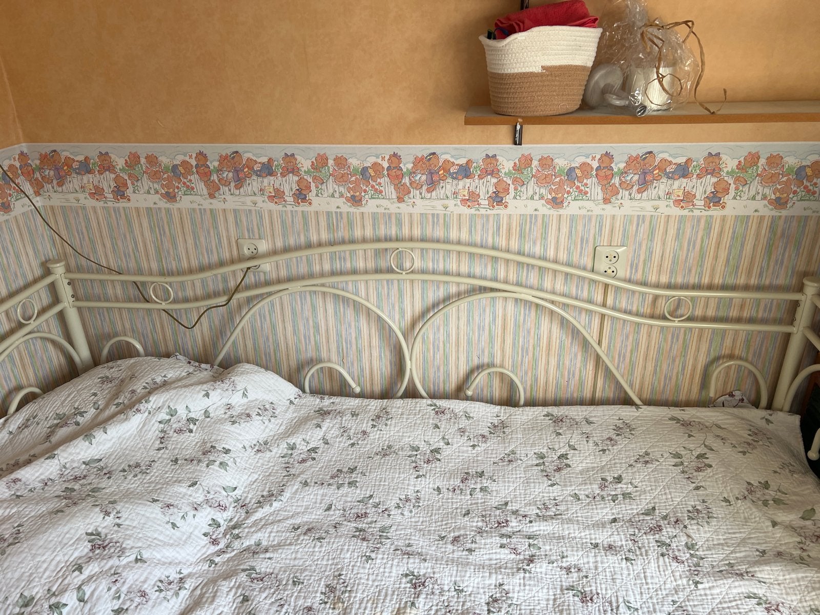 IKEA LEIRVIK Bedframe - Wit Metaal, Huis en Inrichting, Ophalen, Gebruikt, Eenpersoons, Wit