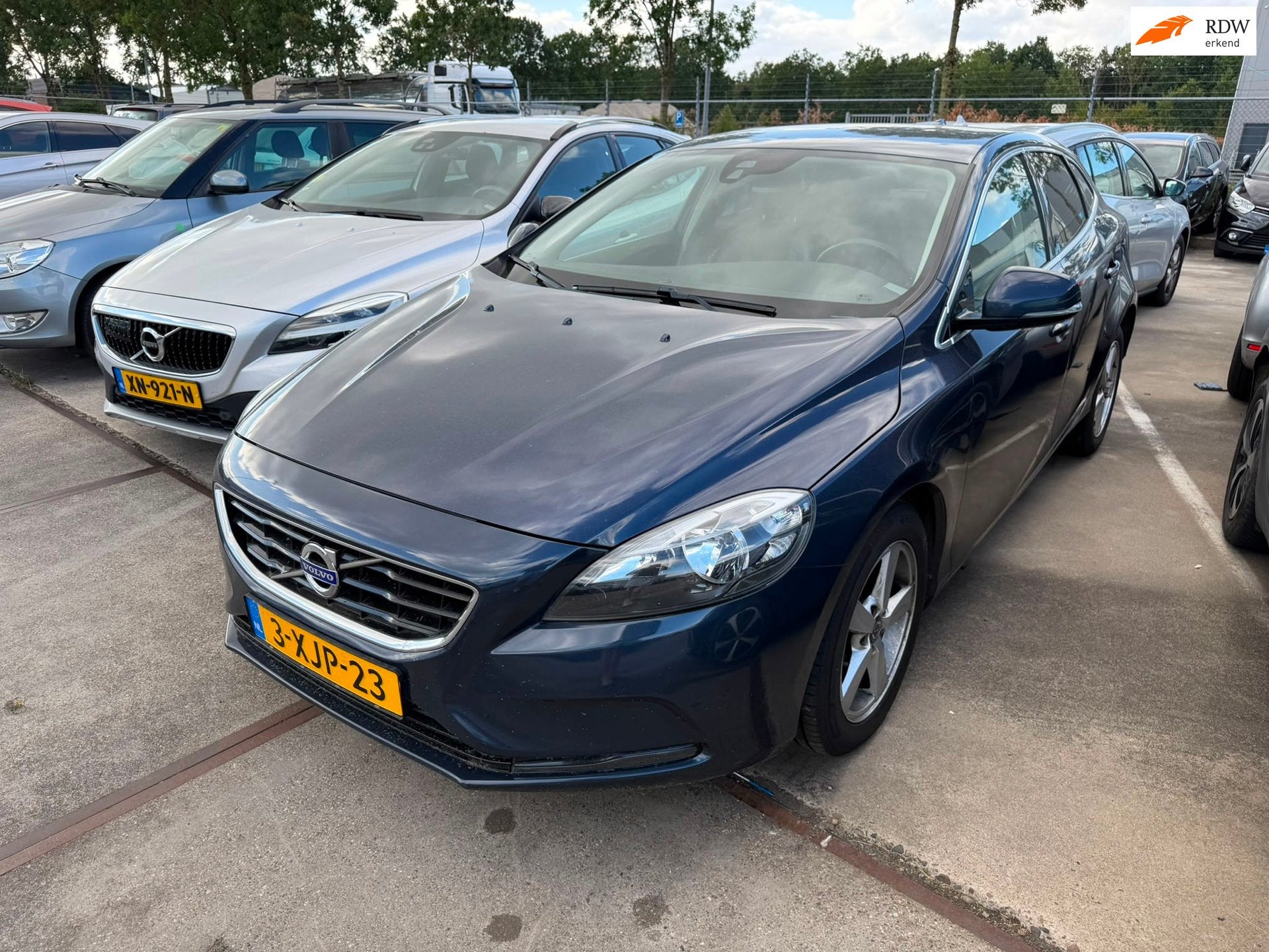 Volvo V40 2.0 D4 Summum Business, Auto's, Voorwielaandrijving, Euro 5, Gebruikt, Blauw