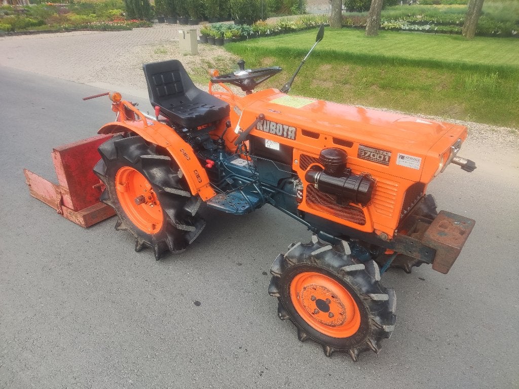 KUBOTA tractor (type B7001, 14 pk (3 cilinder), grondbak), Zakelijke goederen, Agrarisch | Tractoren, Overige merken, Gebruikt