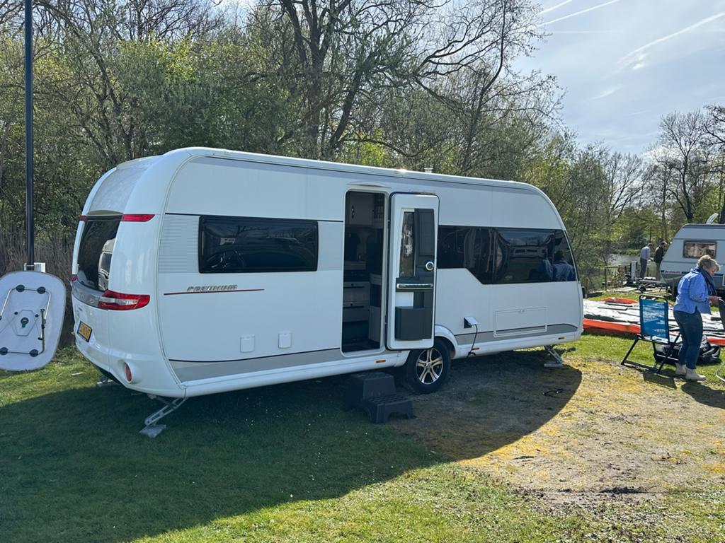 Hobby 560CFE Premium Caravan | incl. grote voortent | ruim!, Caravans en Kamperen, Caravans, Bedrijf, tot en met 4, 1250 - 1500 kg