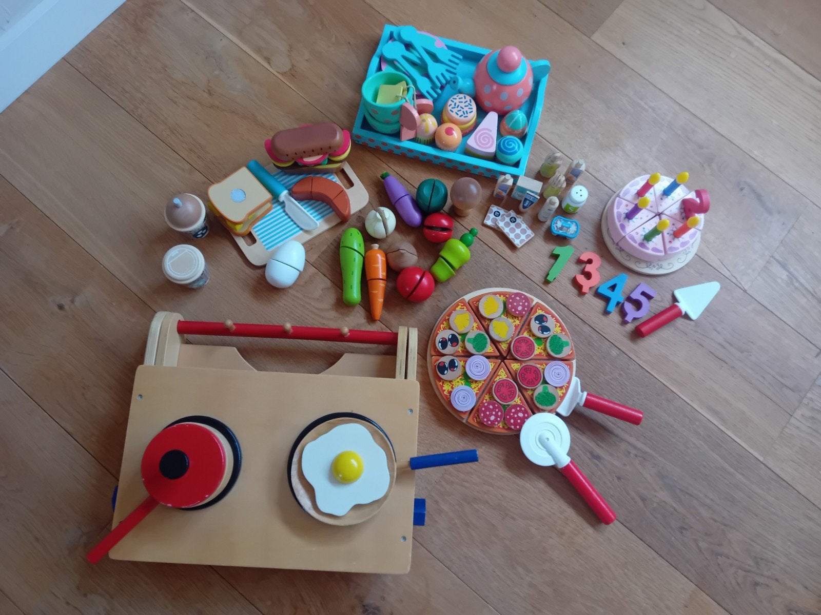 Opklapbaar houten keukentje met Hema accessoires, Ophalen of Verzenden, Gebruikt, Meubelstuk of Keukentje