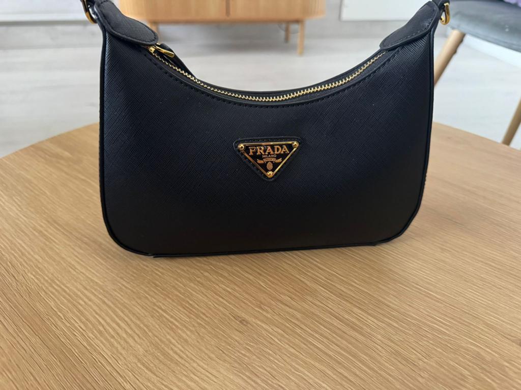 Prada Handtas Zwart met Gouden Details, Ophalen of Verzenden, Nieuw, Zwart, Handtas