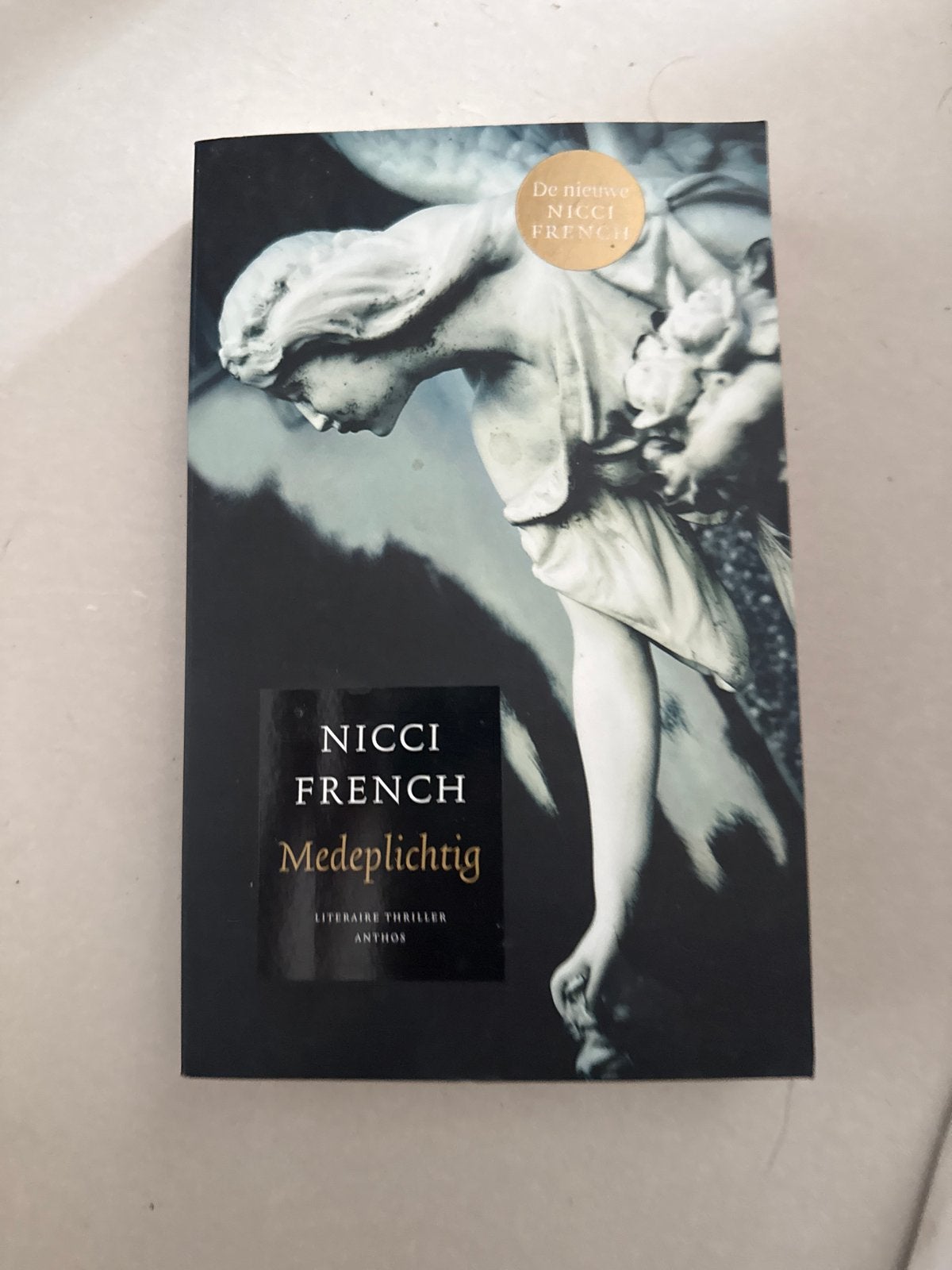 Nicci French - Medeplichtig (Literaire Thriller), Ophalen of Verzenden, Zo goed als nieuw, Europa overig