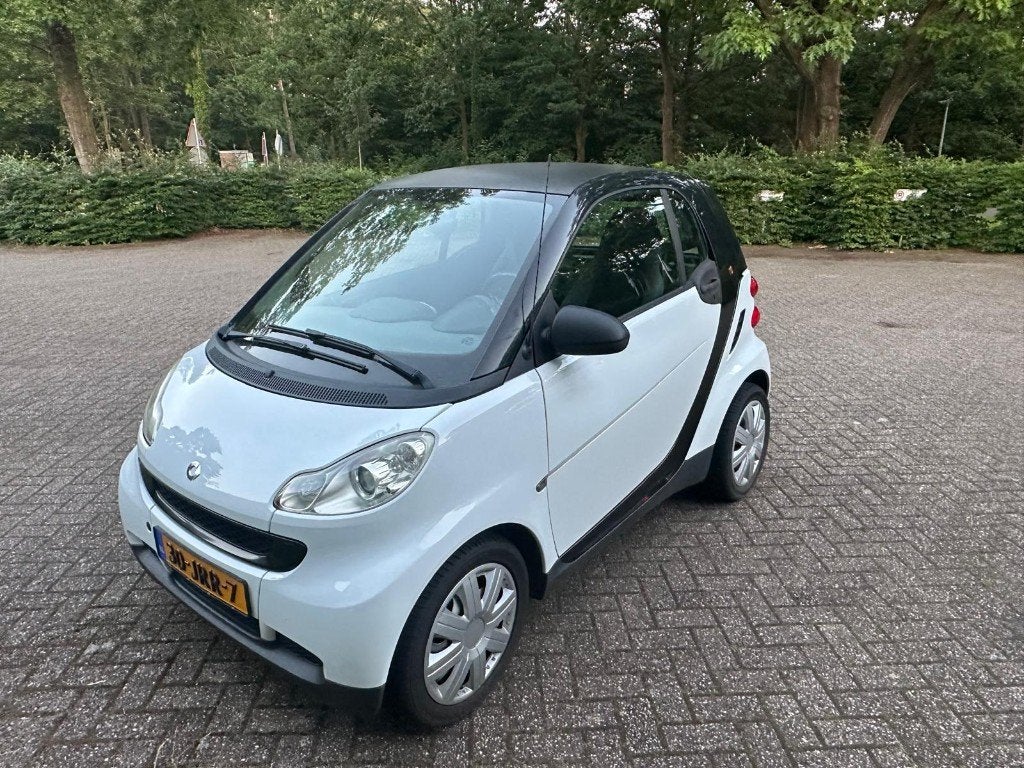 Smart ForTwo 1.0 45KW Coupe MHD AUT 2009 Zwart *ALS NIEUW*, Auto's, Automaat, 18 €/maand, 61 pk, Origineel Nederlands