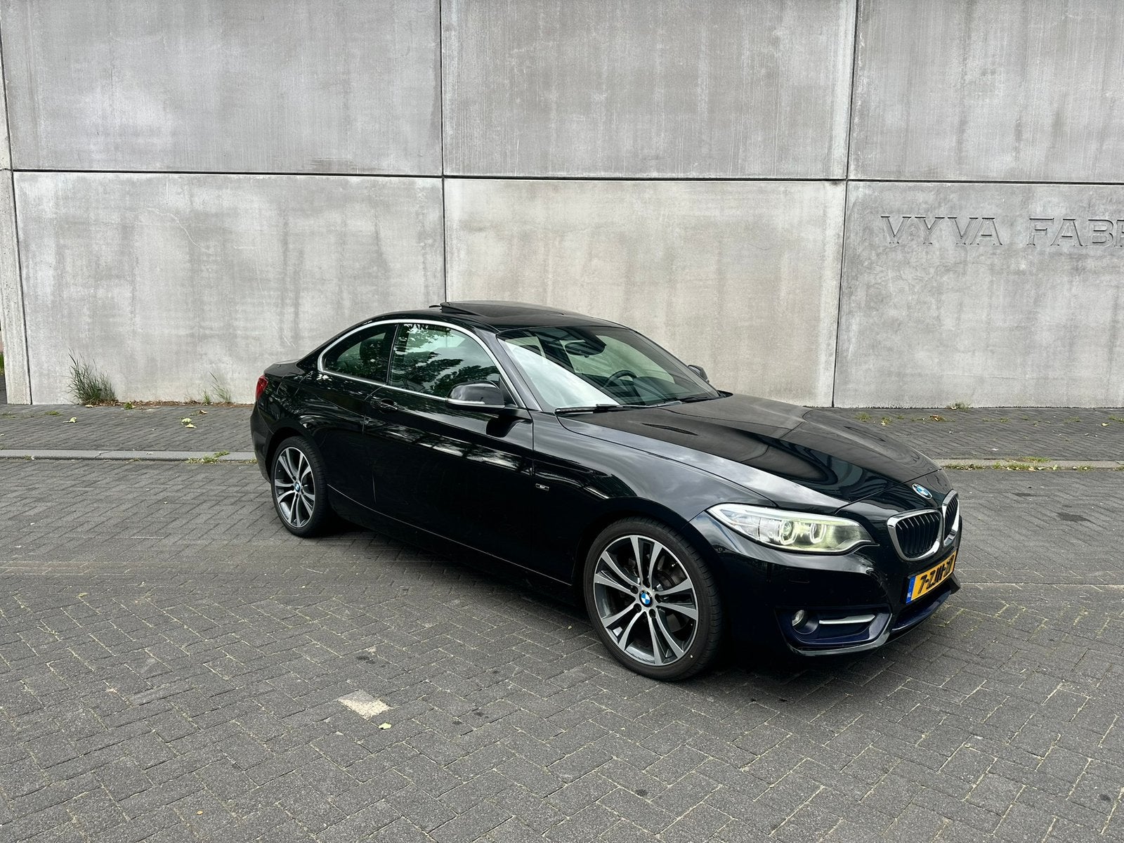 BMW 2-Serie 2.0 220IA 135KW Coupe Aut8 2015 Zwart, Auto's, BMW, Automaat, 1998 cc, Achterwielaandrijving, 4 cilinders