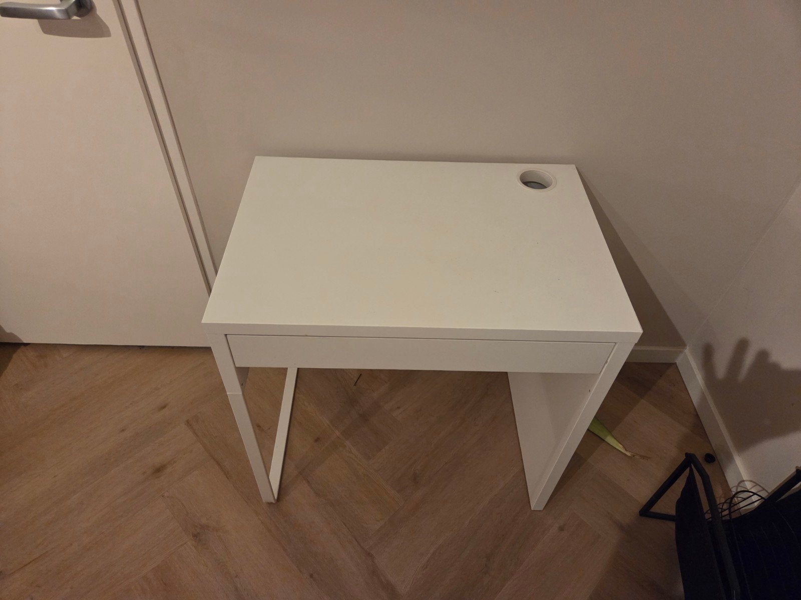 IKEA MiCKE Wit bureau met lade en kabeldoorvoer, Ophalen, Gebruikt, Met lades, Spaanplaat of MDF