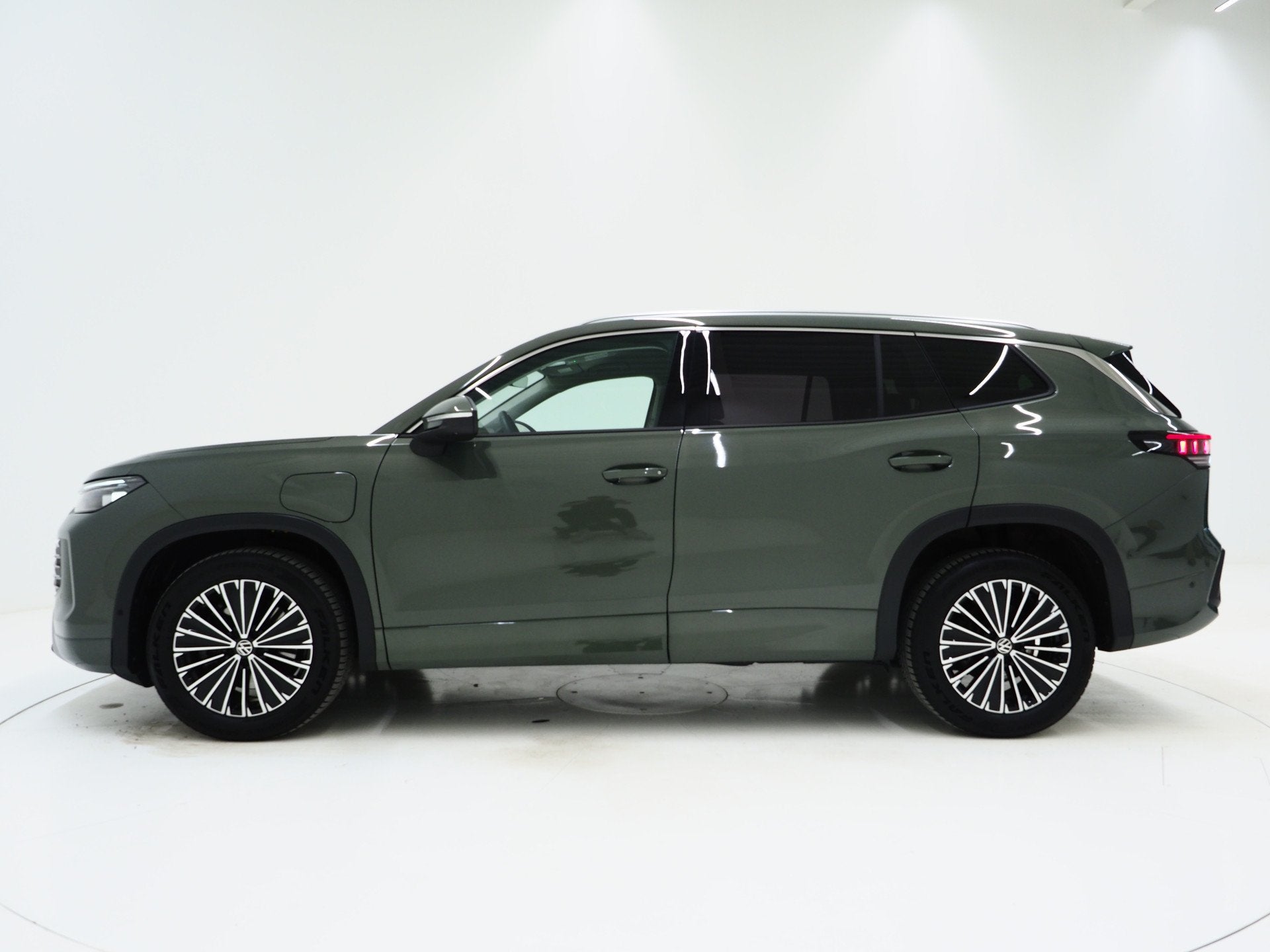 Volkswagen Tayron 1.5 eHybrid Elegance | Leder/Alcantara | M, Auto's, Zwart, 4 cilinders, Plug-in hybride, Bedrijf
