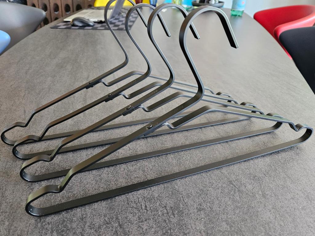 Brabantia kledinghangers 4x4 stuks. Past bij Linn kledingrek, Ophalen of Verzenden, Zo goed als nieuw, Metaal, Volwassenen