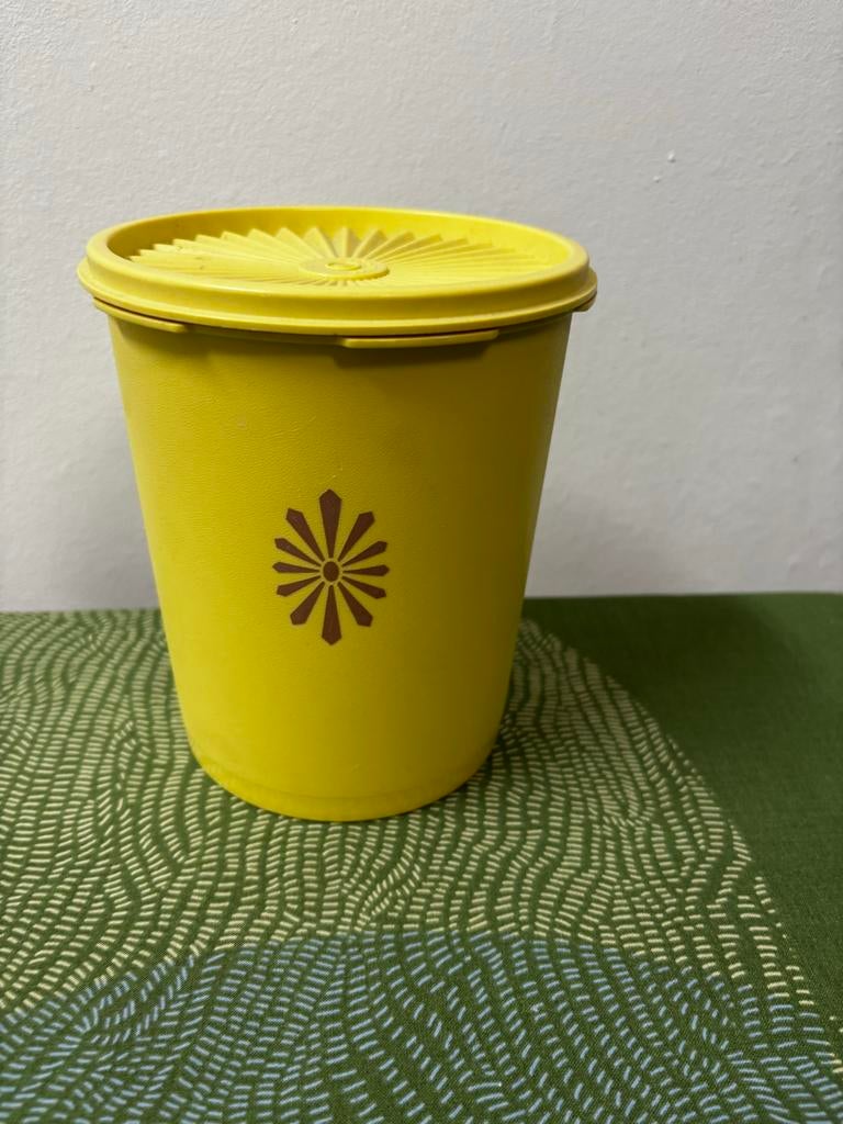 Vintage Tupperware Trommel - Gele Bewaarbus, Ophalen of Verzenden, Gebruikt, Geel, Bus of Trommel