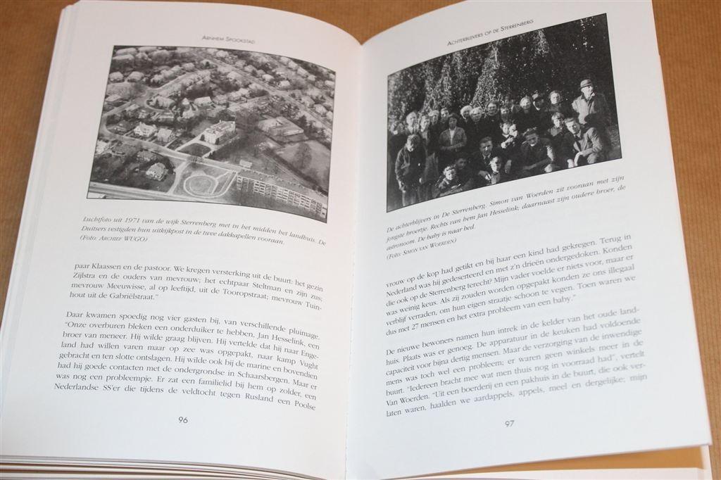 Arnhem Spookstad — Evacuatie Herinneringen & Foto's, Ophalen of Verzenden, Gelezen