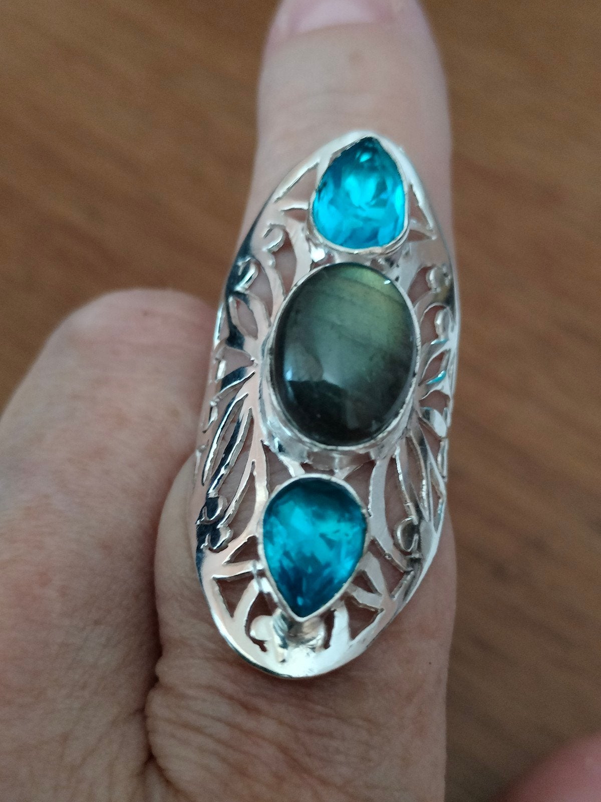Zilveren ring met labradoriet en blauw topaas maat 18, 18 tot 19, Nieuw, Met edelsteen, Dame