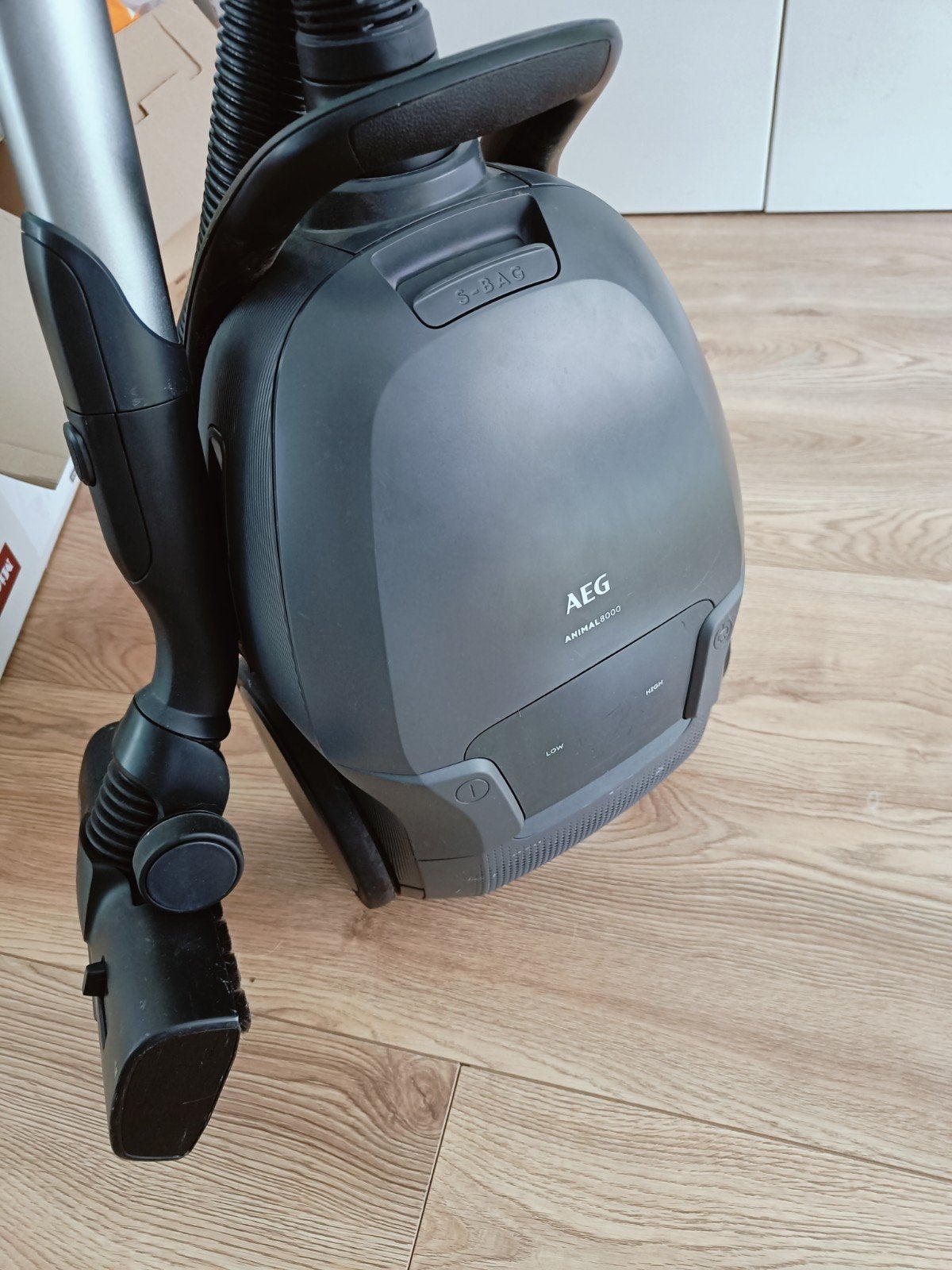 Stofzuiger AEG Animal8000, Geschikt voor harde vloeren, Zo goed als nieuw, Sledestofzuiger, Minder dan 1200 watt