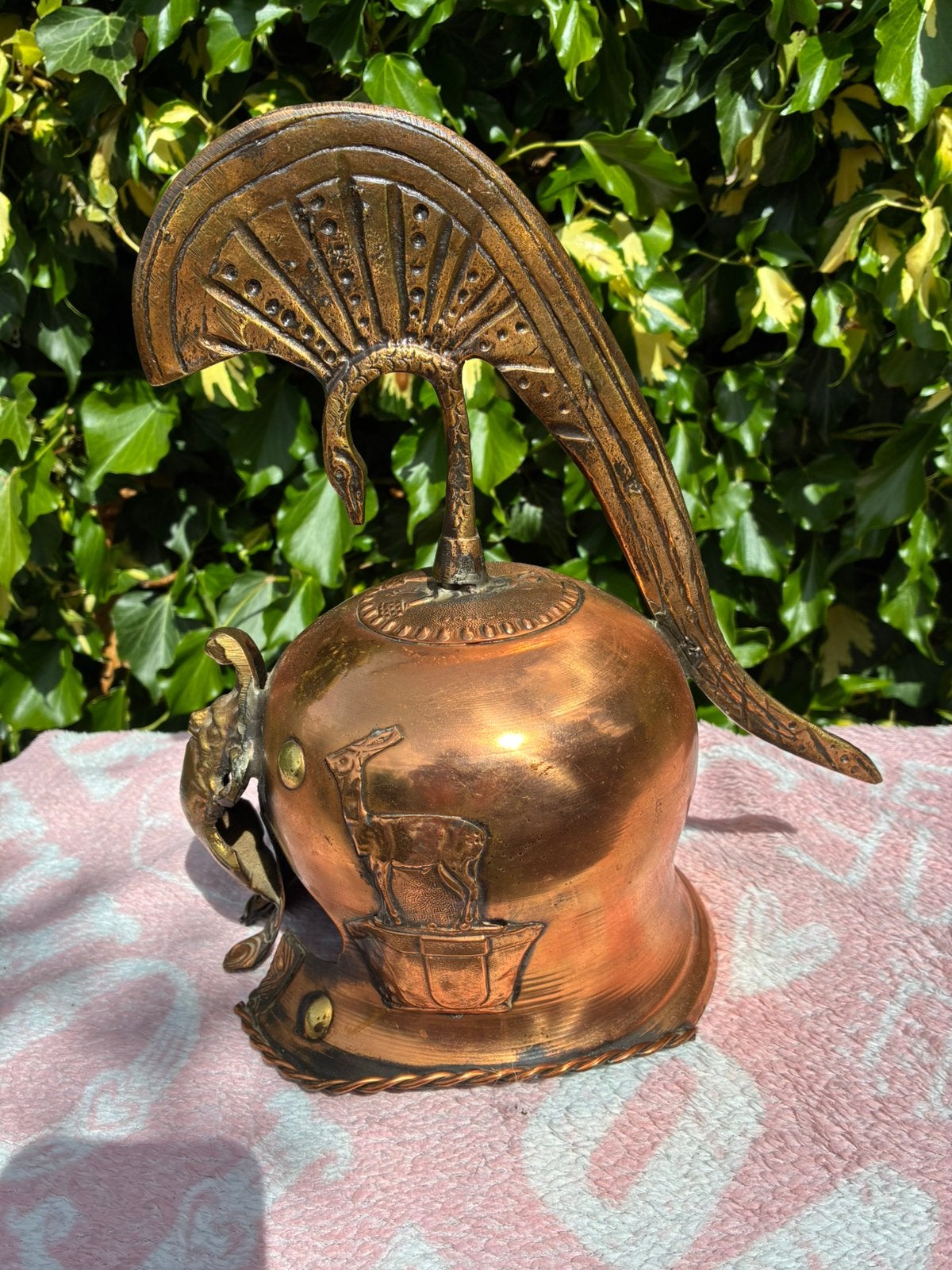 Massief koperen Griekse helm, Antiek en Kunst, Ophalen of Verzenden, Koper
