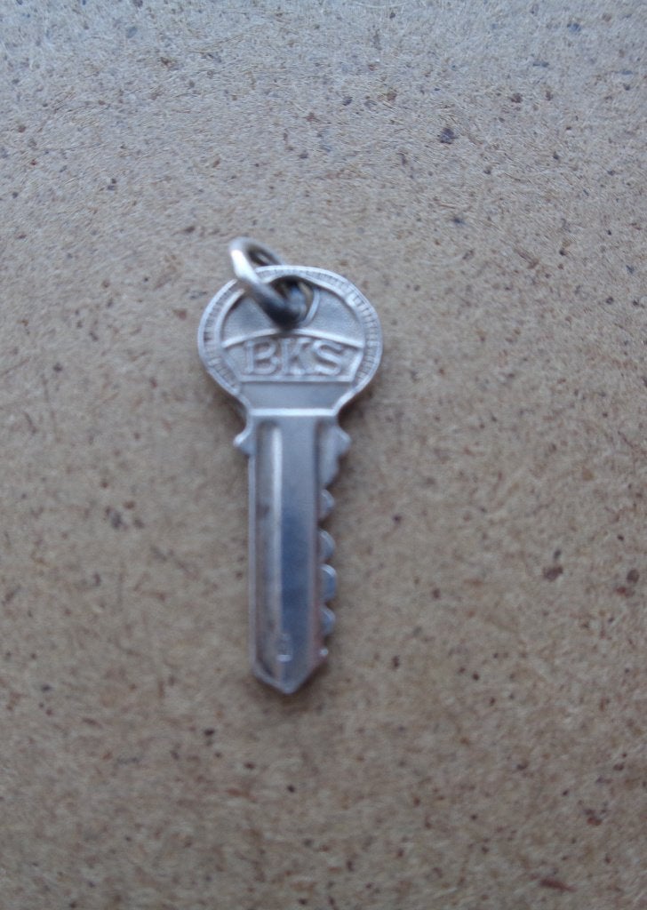 zilveren vintage bedel BKS sleutel [980], Sieraden, Tassen en Uiterlijk, Bedels, Overige merken, Verzenden, Zo goed als nieuw