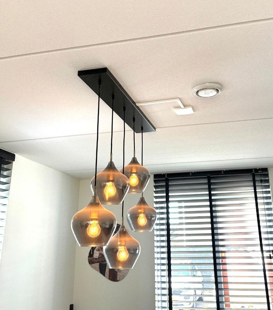Moderne hanglamp met 5 rookglazen kappen – zwart, Huis en Inrichting, Lampen | Hanglampen, Ophalen, Gebruikt, E27 (groot), Glas