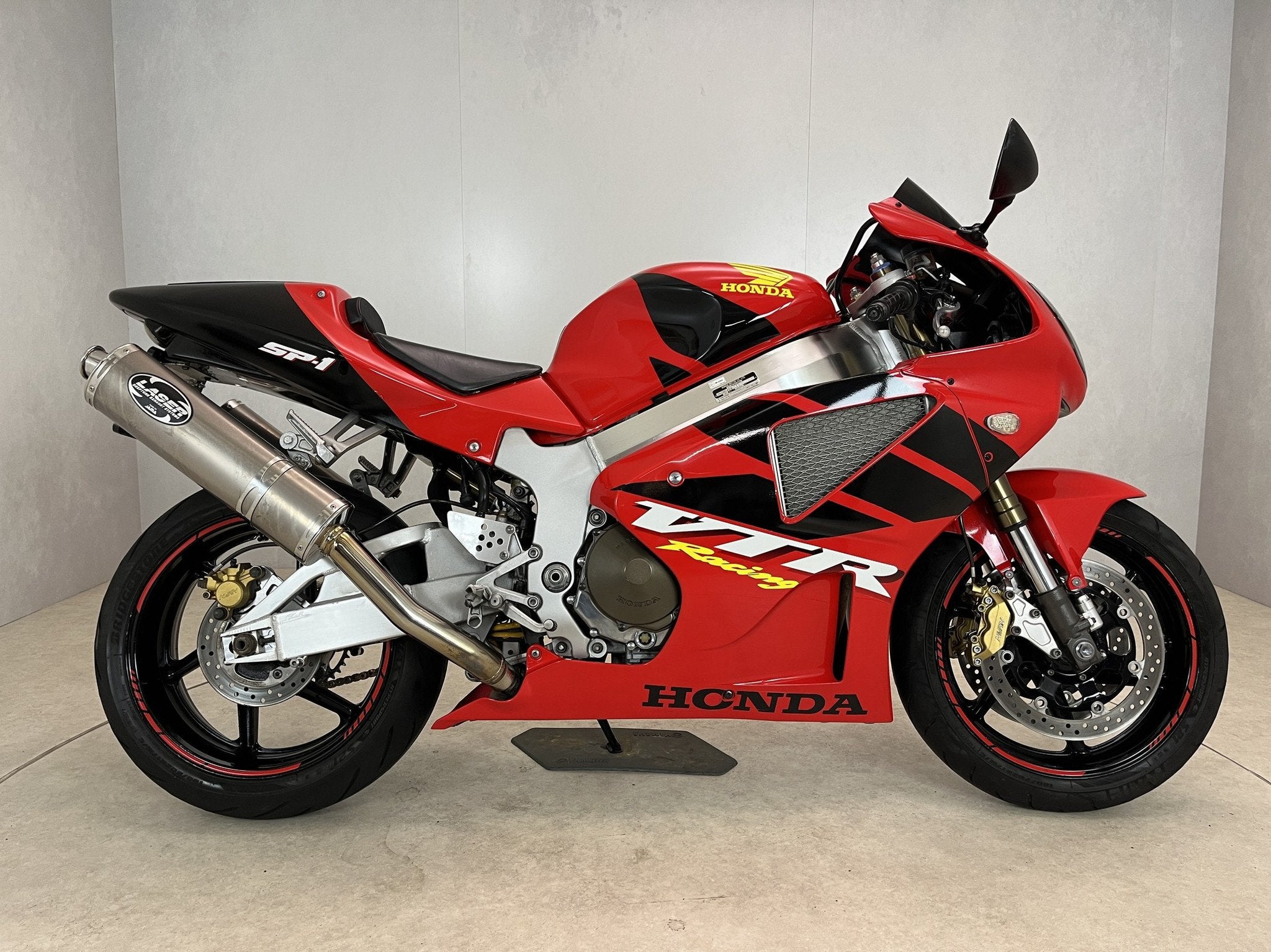 Honda VTR 1000 SP-1 (bj 2000), Motoren, Motoren | Honda, Cco@honda-eu.com, Stroombaan 4
1181 VX  Amstelveen, Honda Motor Europe Ltd