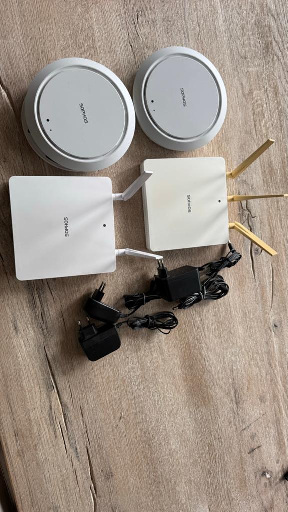 Sophos Access Points (2x APX 120, 2x AP 15) met adapters, Computers en Software, Ophalen, Gebruikt, Router