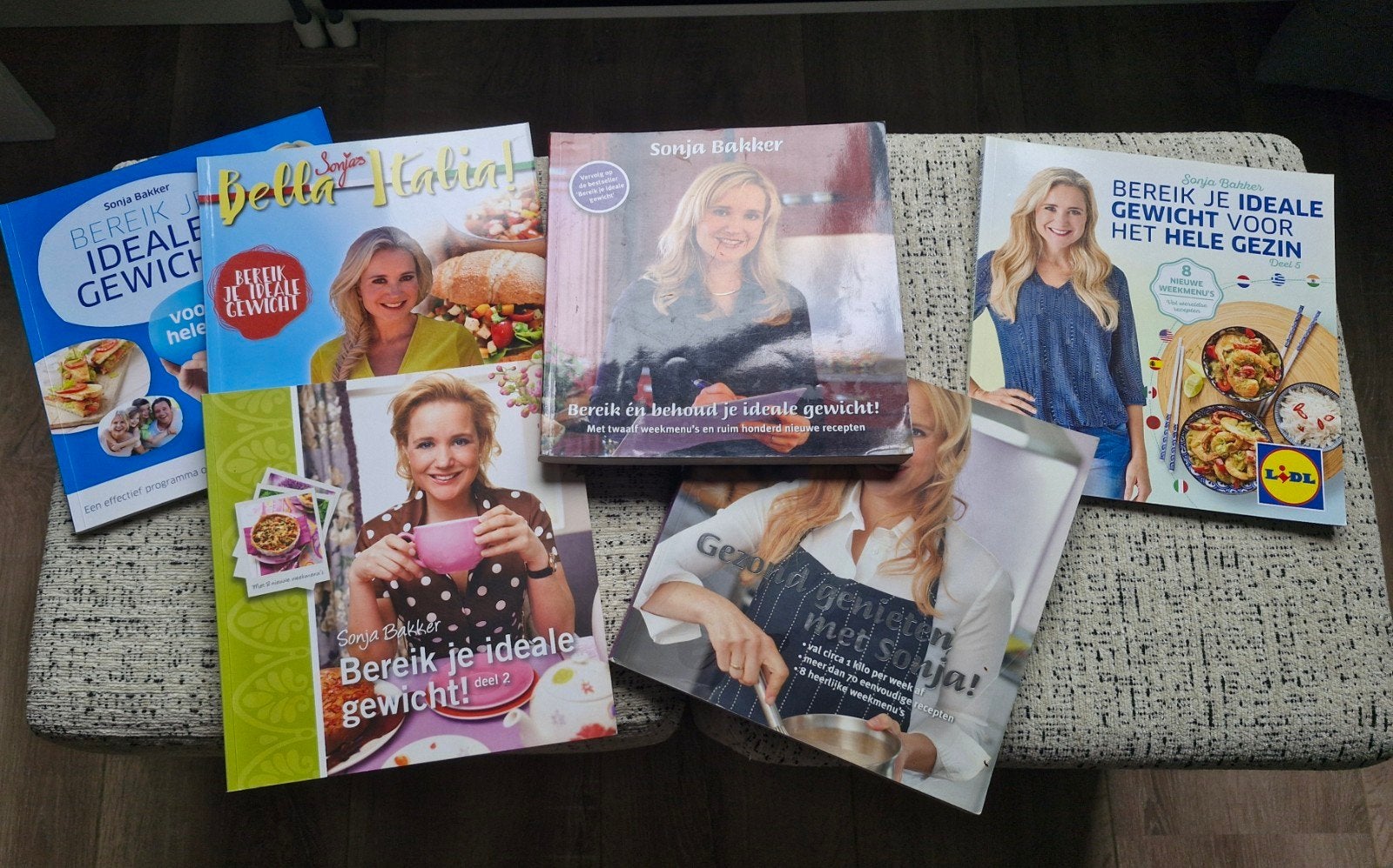 6 Sonja Bakker boeken, Alle leeftijden, Ophalen, Zo goed als nieuw