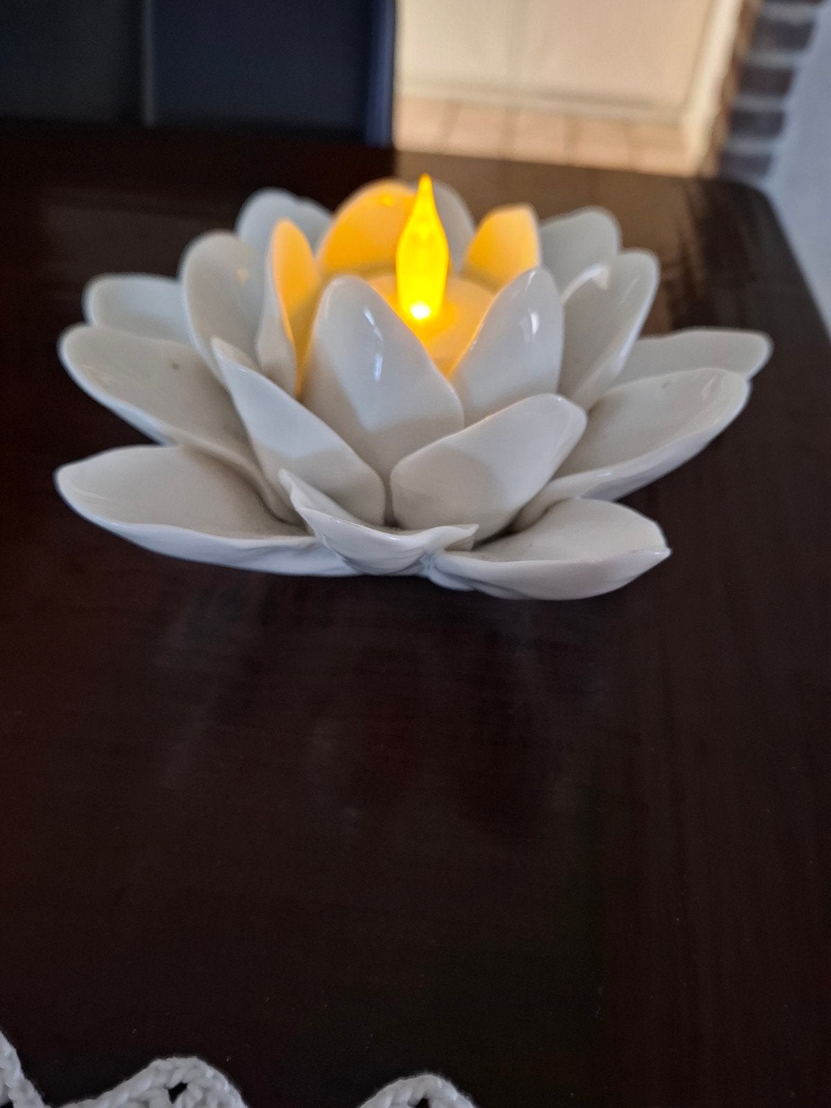 Witte Lotus Waxinelichthouder - Keramiek, Huis en Inrichting, Wit, Waxinelichthouder, Ophalen of Verzenden, Zo goed als nieuw