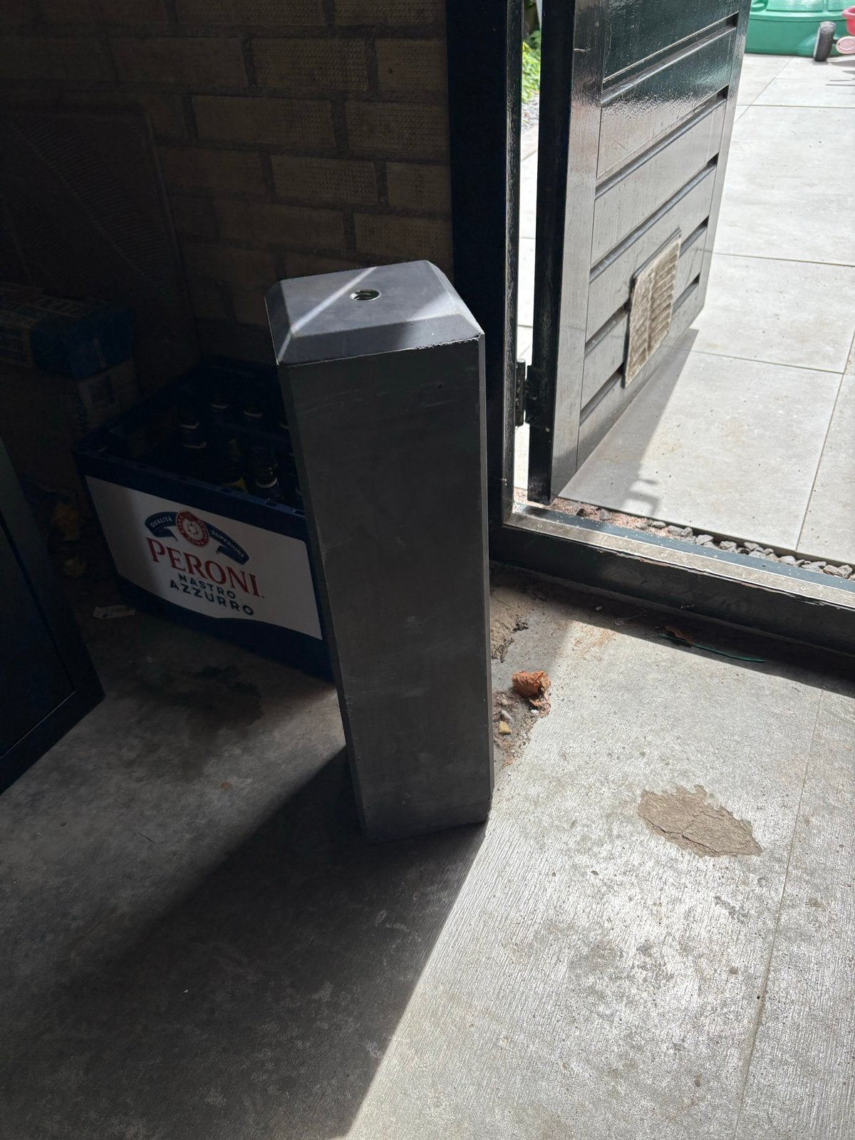 Nieuwe Betonpoer 15x15x85 met bevestigingsmateriaal, Ophalen, Nieuw
