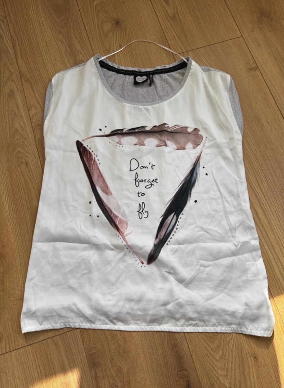 Catwalk Junkie T-shirt met verenprint - Maat M, Maat 38/40 (M), Ophalen of Verzenden, Zo goed als nieuw, Korte mouw