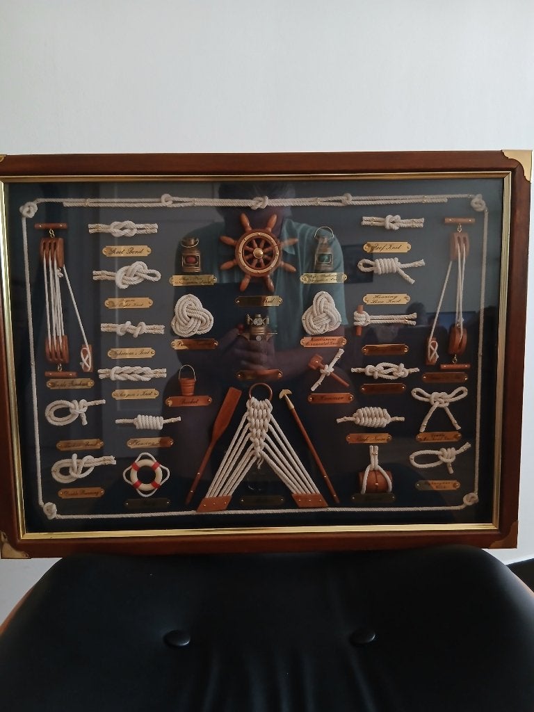 Maritiem knopenbord in een wandvitrine met glas, 60x45 cm., Overige typen, Onbekend, Motorboot of Zeilboot, Ophalen of Verzenden