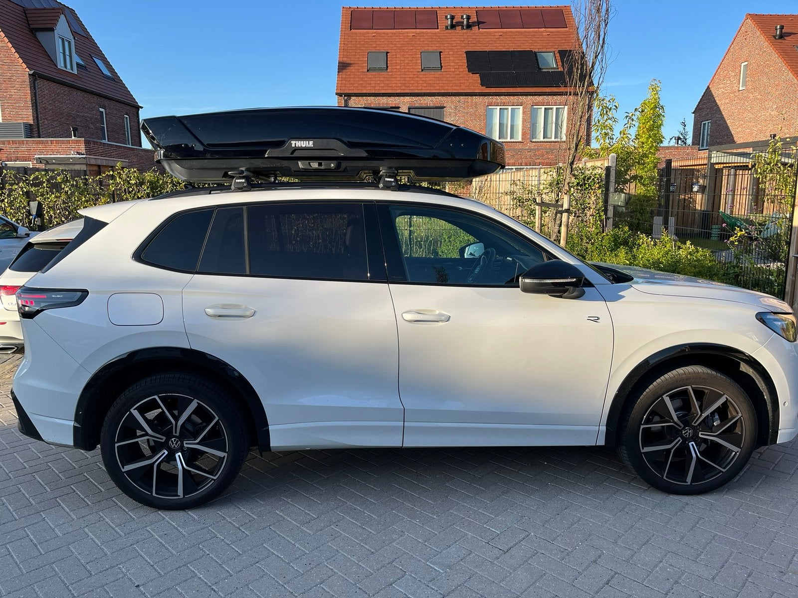 Te huur: Dakkoffer Thule Motion 3 XL + dakdragers Thule, Ophalen, Zo goed als nieuw