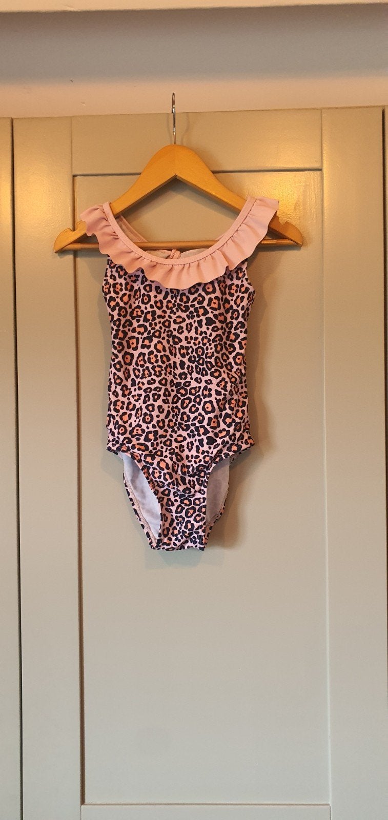 Leopard print badpak met ruches - Maat 110/116, Meisje, Badpak, Ophalen of Verzenden, Zo goed als nieuw