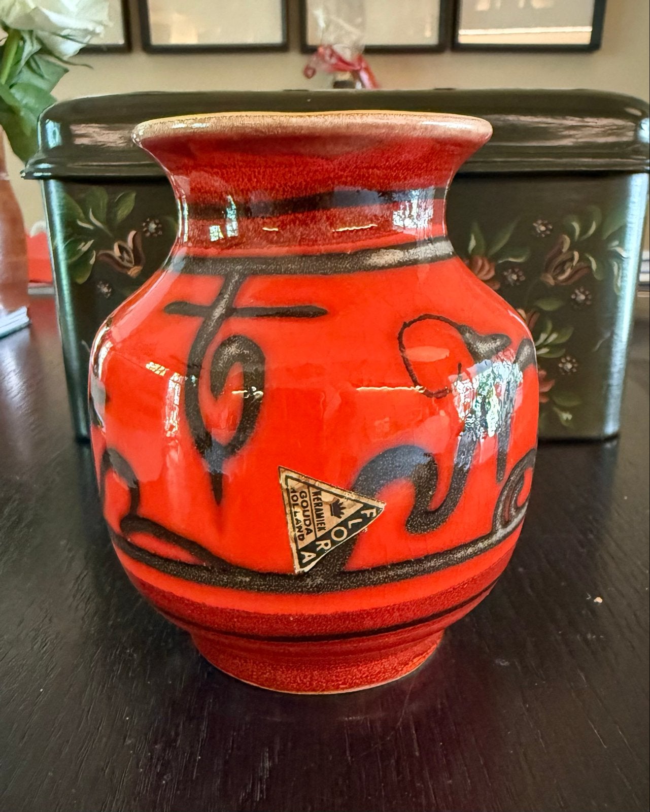 Vintage Flora Keramiek Gouda Holland Vaas - Rood/Zwart, Antiek en Kunst, Ophalen of Verzenden