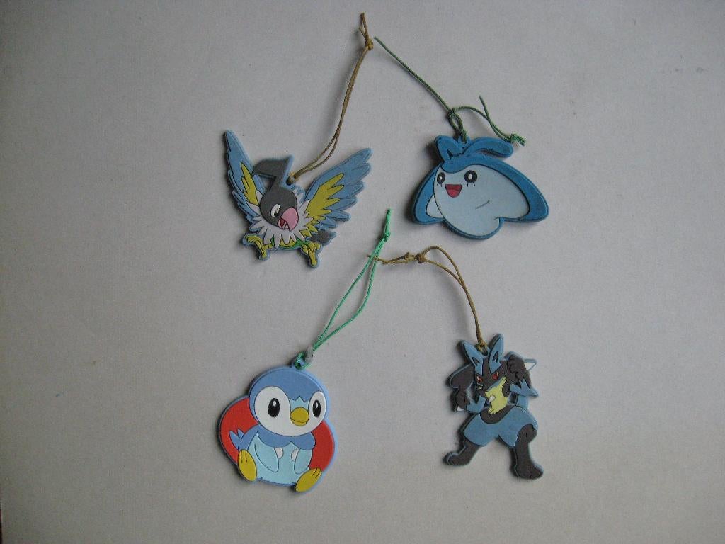 Nintendo 4 "rubber" Pokémon sleutelhangertjes of speldjes, Verzenden, Nieuw