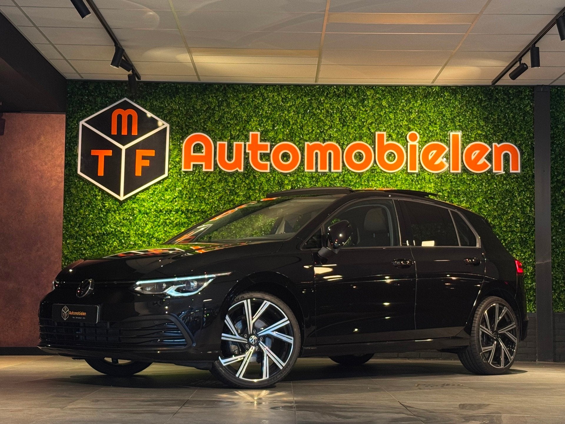 Volkswagen Golf 1.5 eTSI 150 PK |MATRIX|PANO|ACC|IQ.DRIVE|GA, Dealer onderhouden, Stof, 4 cilinders, Bedrijf