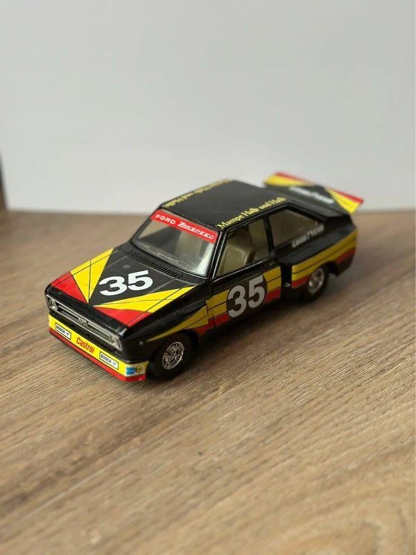 Ford Escort Rs 1800 Burago 1/24, Hobby en Vrije tijd, Modelauto's | 1:24, Ophalen of Verzenden, Zo goed als nieuw, Auto, Bburago